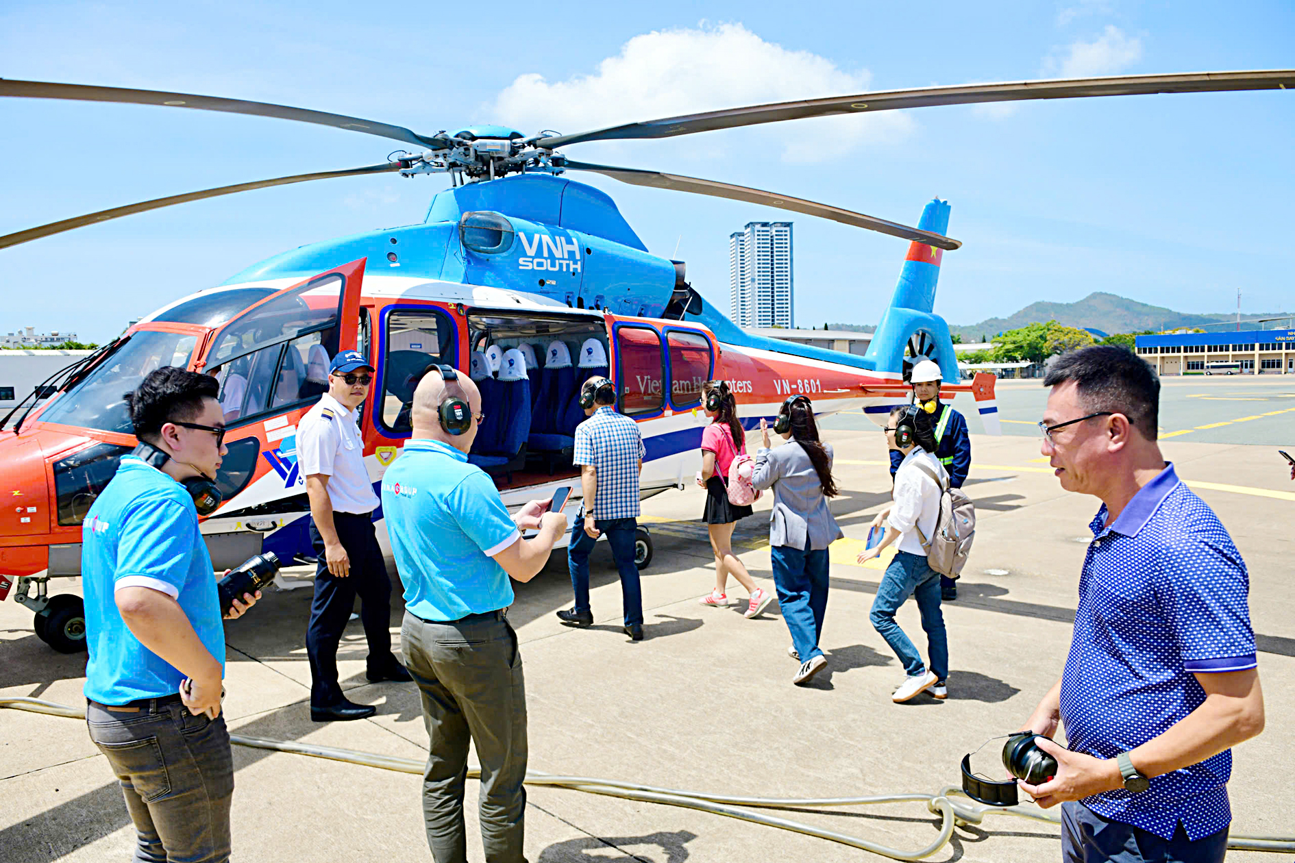 Vé máy bay 'ngốn' cả chục triệu đồng, tour hè linh hoạt chiều khách - Ảnh 1. vé máy bay - Ảnh 1.