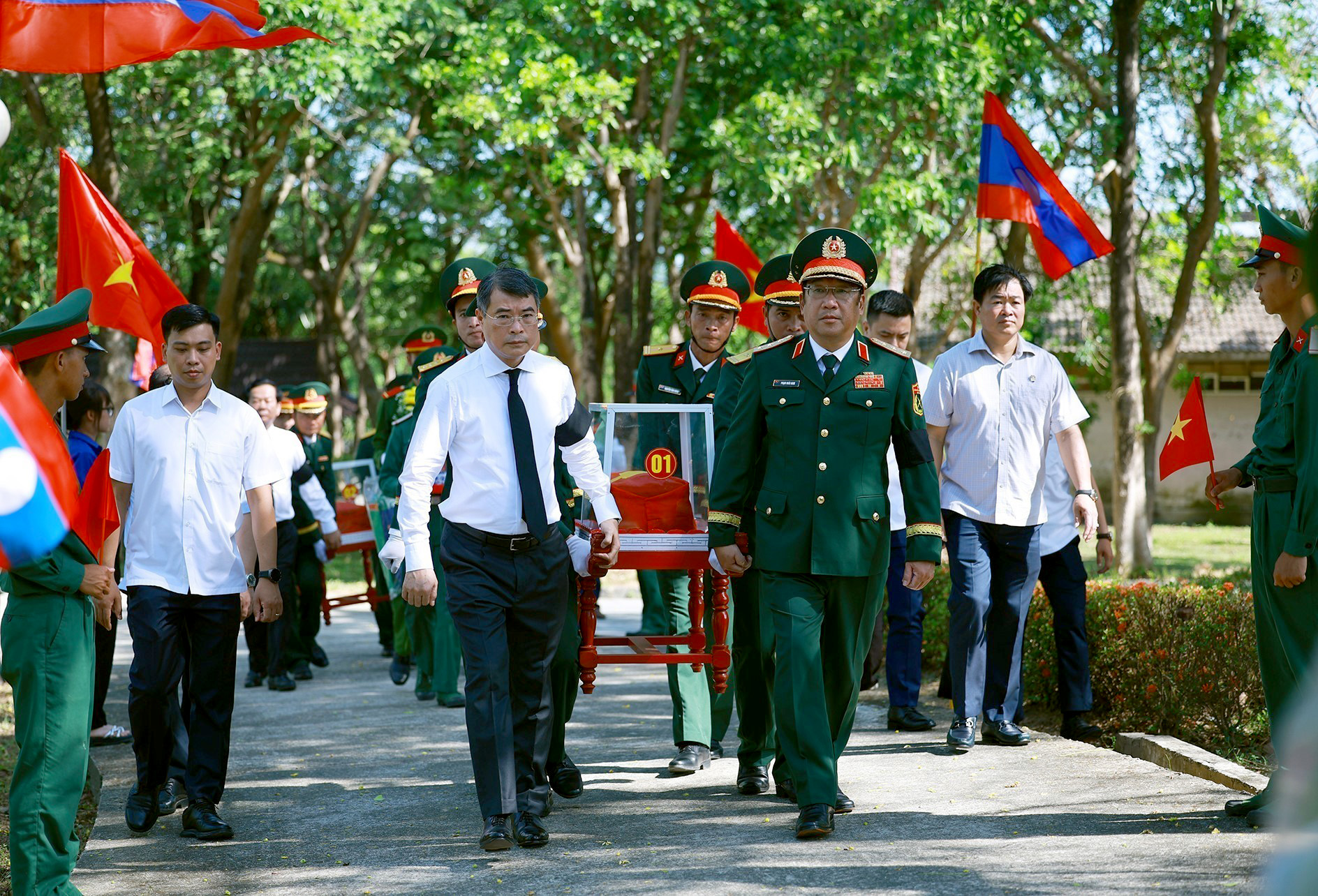Thủ tướng Lê Minh Hưng dự lễ viếng, truy điệu, an táng hài cốt liệt sĩ tại Quảng Trị - Ảnh 5.