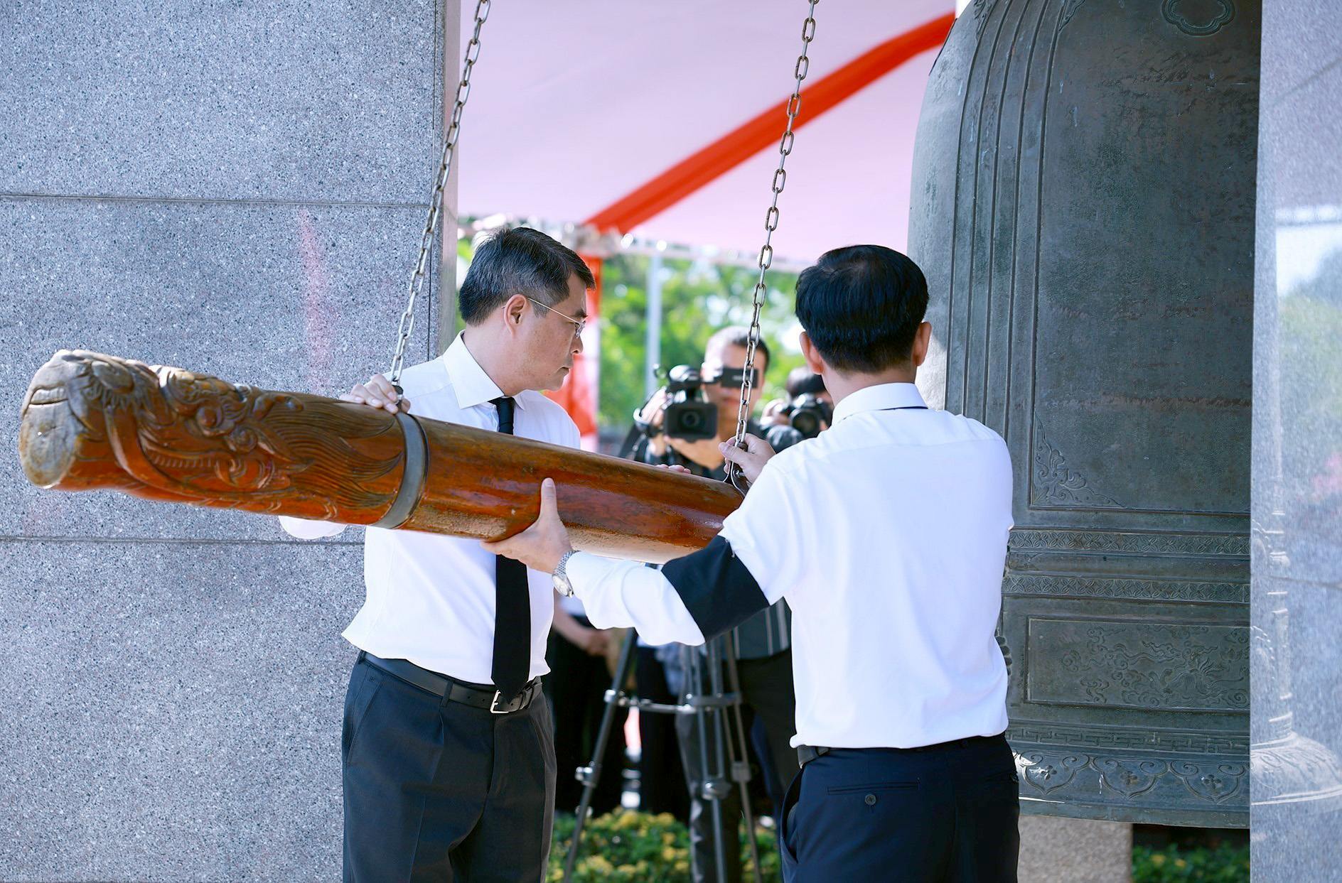 Thủ tướng Lê Minh Hưng dự lễ viếng, truy điệu, an táng hài cốt liệt sĩ tại Quảng Trị - Ảnh 2.
