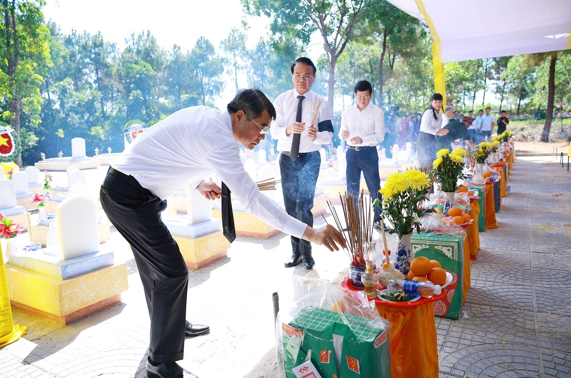 Thủ tướng Lê Minh Hưng dự lễ viếng, truy điệu, an táng hài cốt liệt sĩ tại Quảng Trị - Ảnh 4.