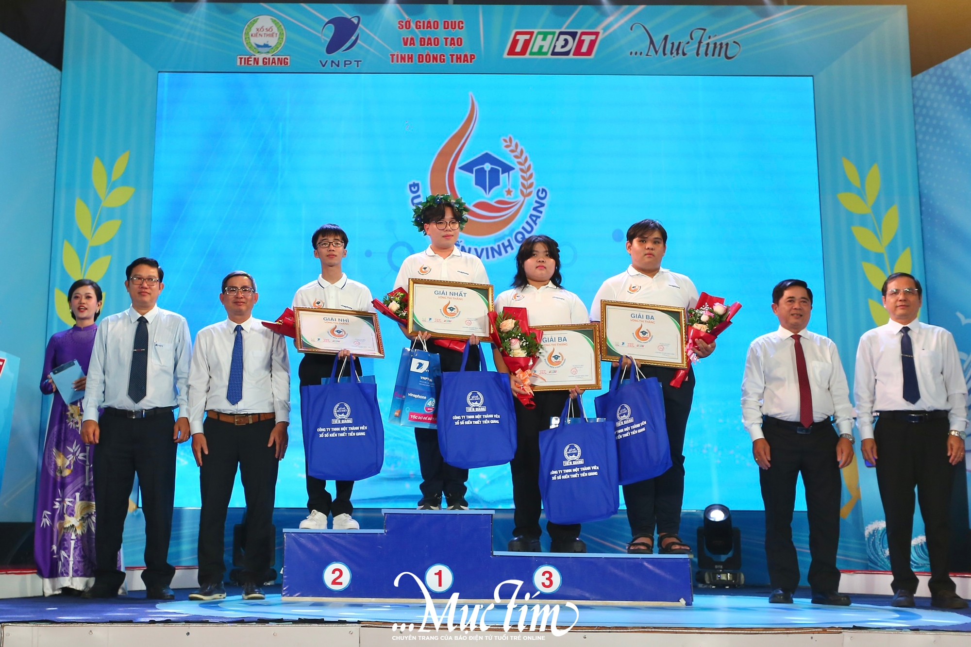 Thắng sát nút, đại diện Trường THPT chuyên Nguyễn Quang Diêu giành vé thi quý 2 Đường đến vinh quang- Ảnh 1. Thắng sát nút, đại diện Trường THPT chuyên Nguyễn Quang Diêu giành vé thi quý 2 Đường đến vinh quang- Ảnh 1.
