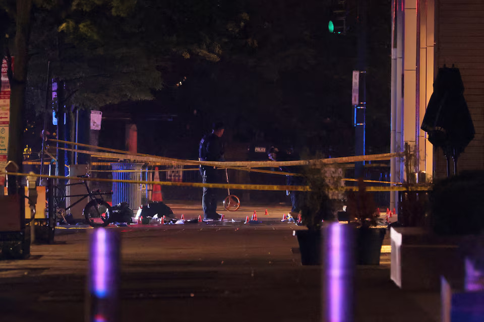 Gallery - Suspect dies after trading gunfire with officers near White House, Secret Service says - image 3