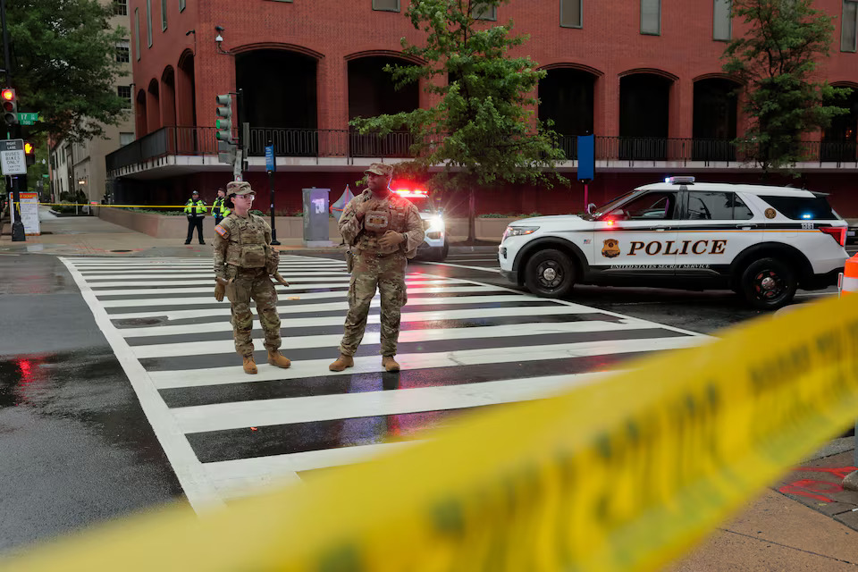 Gallery - Suspect dies after trading gunfire with officers near White House, Secret Service says - image 4