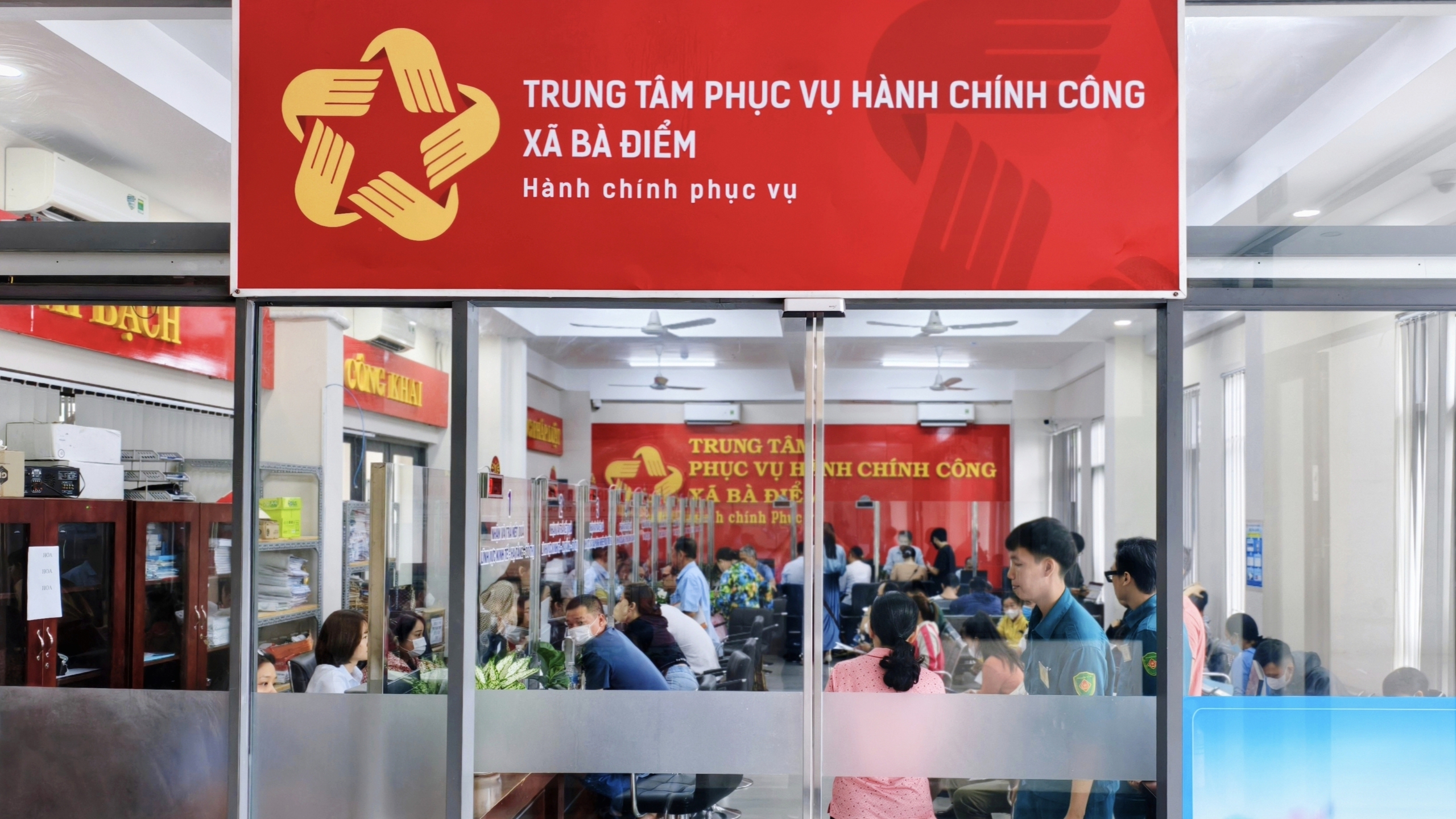 Đảng ủy xã Bà Điểm thông báo tiếp nhận 3 công chức từ người hoạt động không chuyên trách - Ảnh 1.