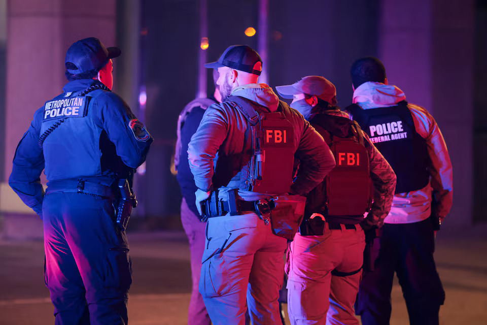 Gallery - Suspect dies after trading gunfire with officers near White House, Secret Service says - image 13