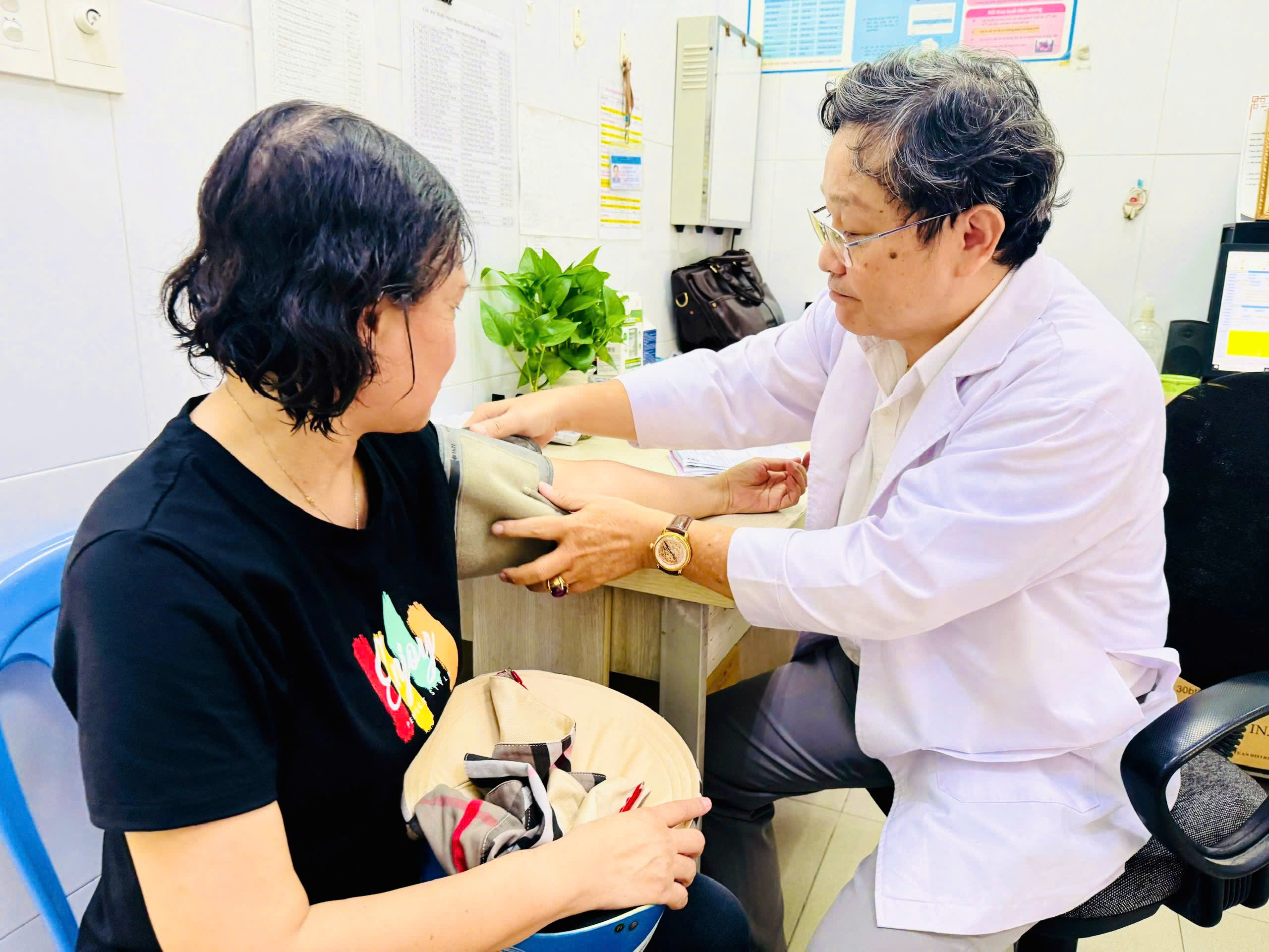 TP.HCM công bố lịch khám sức khỏe miễn phí cho người dân tại 9 xã, đặc khu đầu tiên - Ảnh 1.