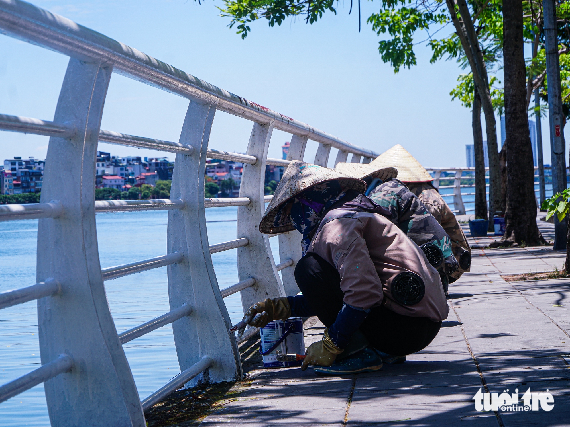 Người dân Hà Nội đội nắng mưu sinh trong ngày thủ đô nóng nhất cả nước - Ảnh 20.