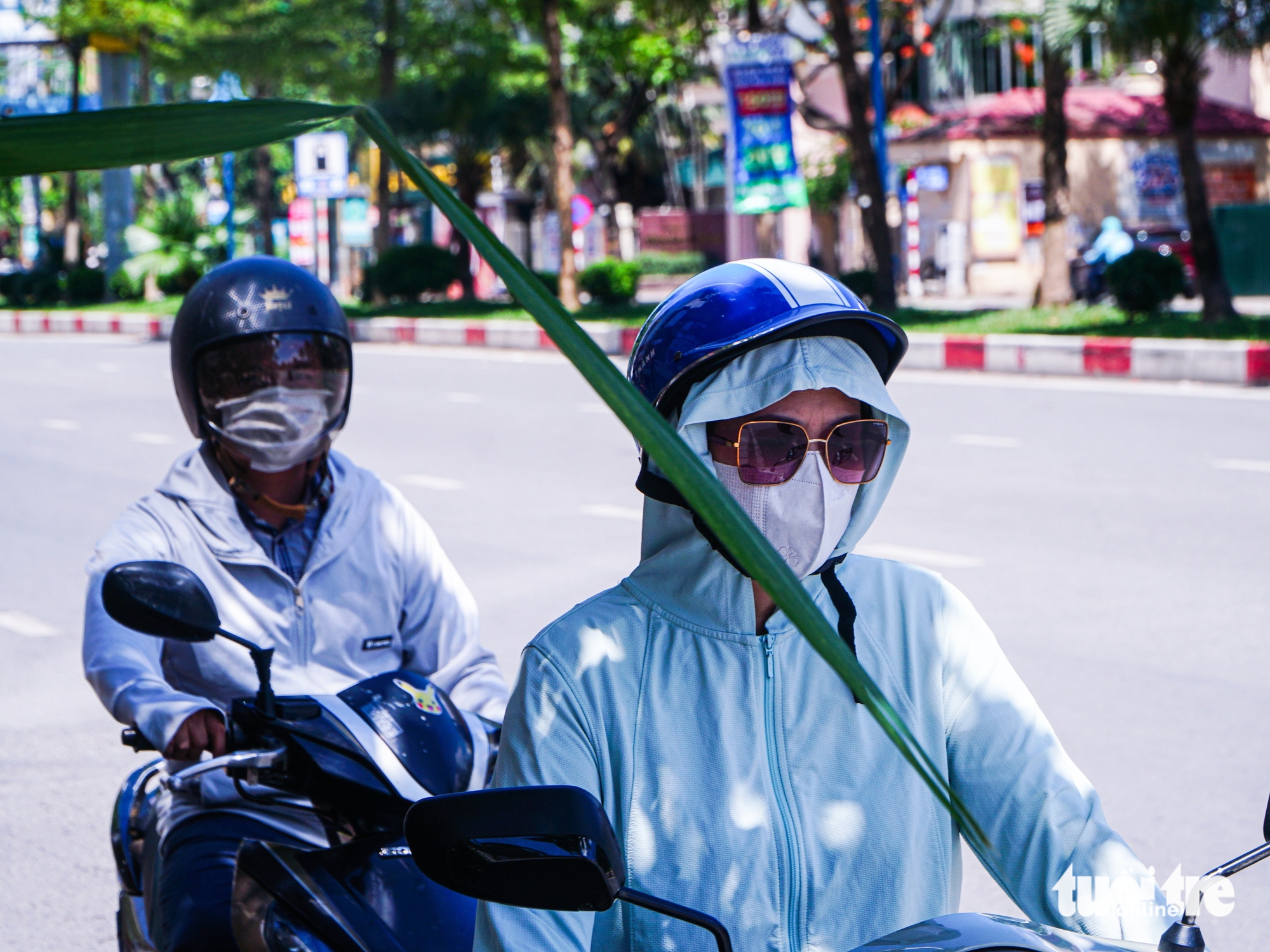 Người dân Hà Nội đội nắng mưu sinh trong ngày thủ đô nóng nhất cả nước - Ảnh 25.