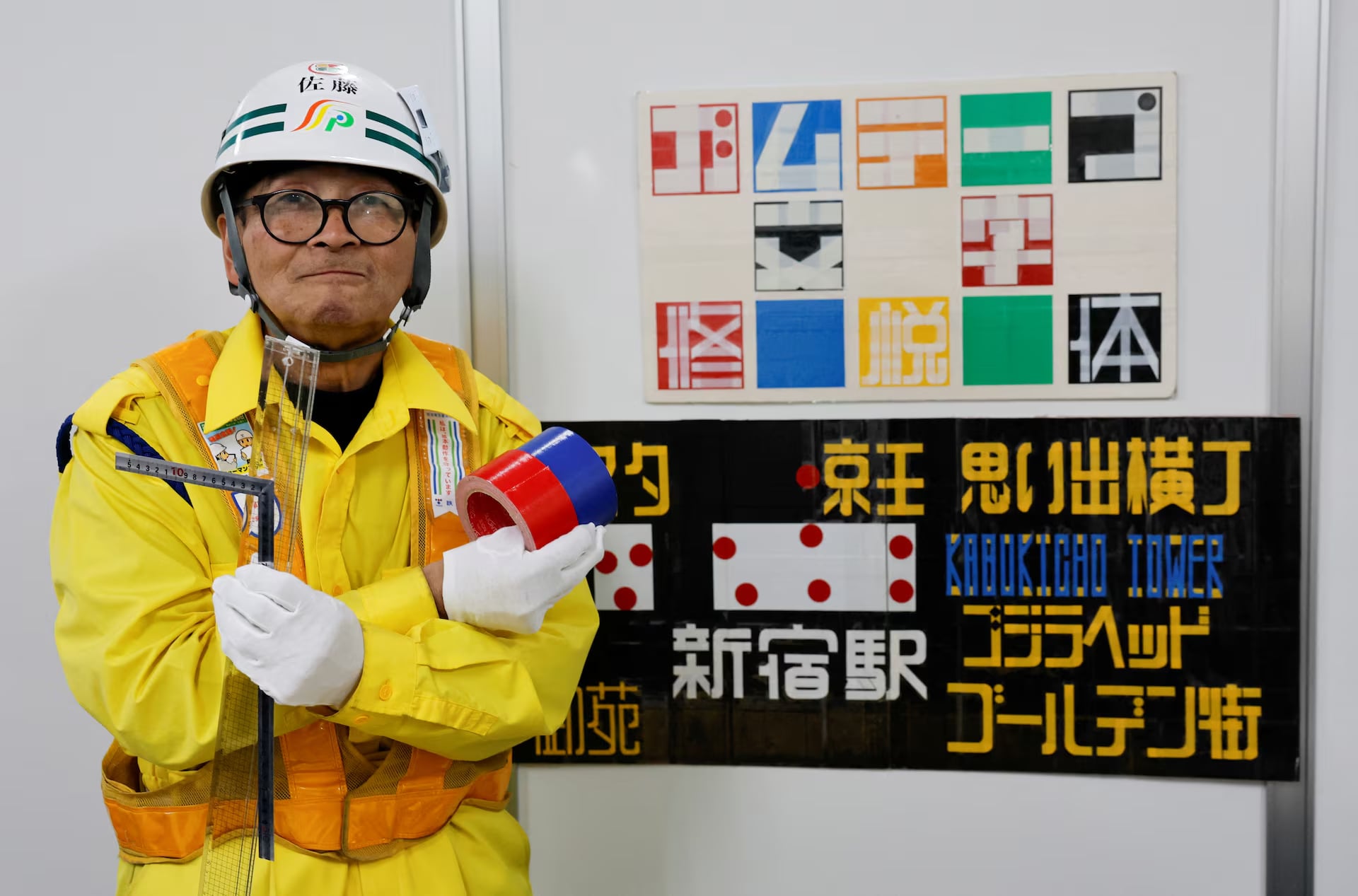 Gallery - Japanese security guard finds fame as designer of duct tape signs - image 7