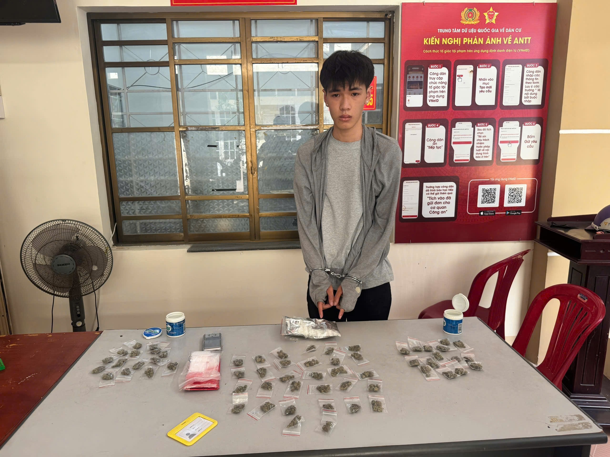 Gallery - 50 charged after police raid Vietnam’s Vung Tau bar over drug network  - image 5