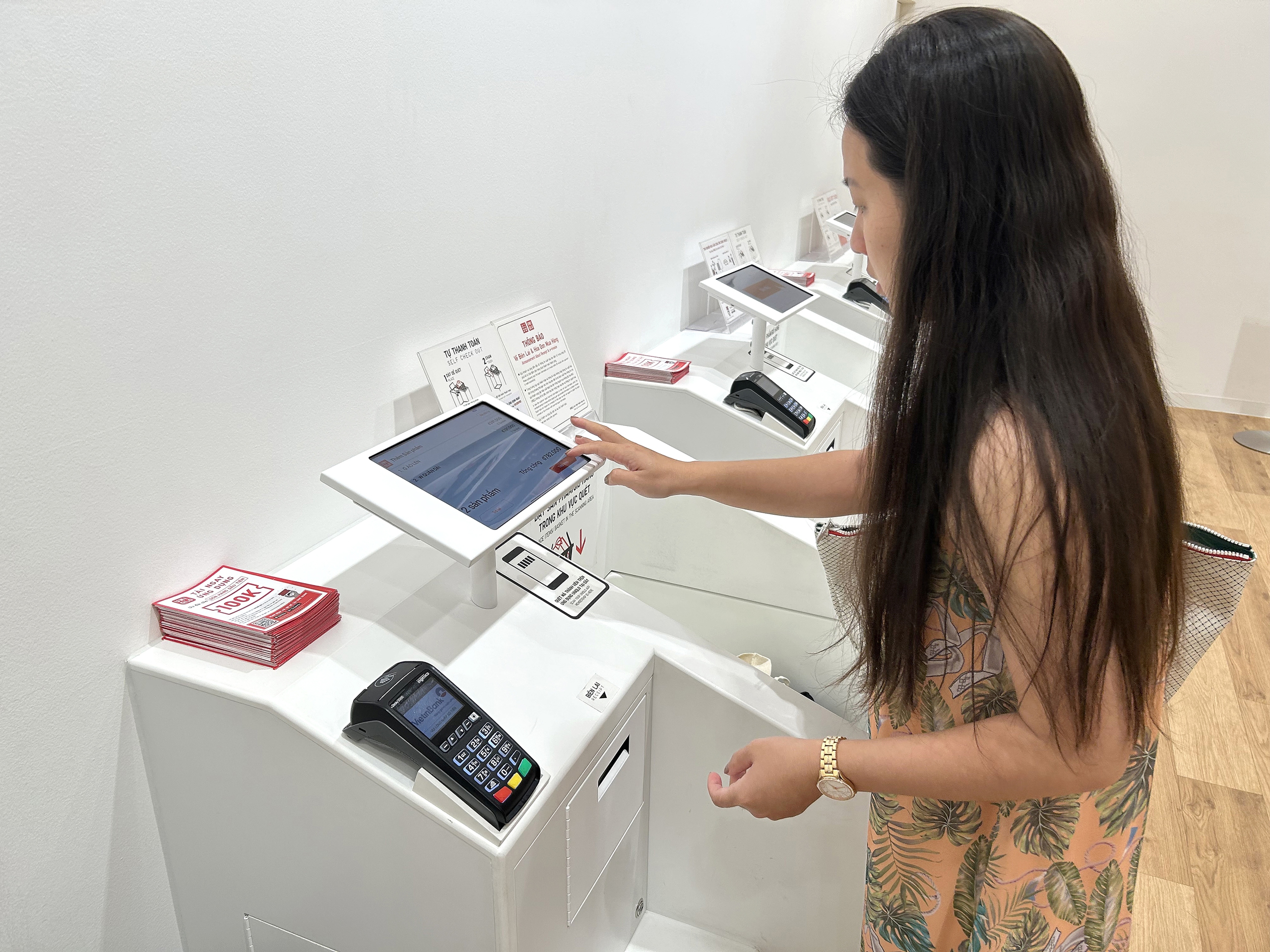 Ngân hàng tung loạt giải pháp cấp tập bảo vệ 'túi tiền' cho khách - Ảnh 2. Ngân hàng tung loạt giải pháp cấp tập bảo vệ 'túi tiền' cho khách - Ảnh 2.