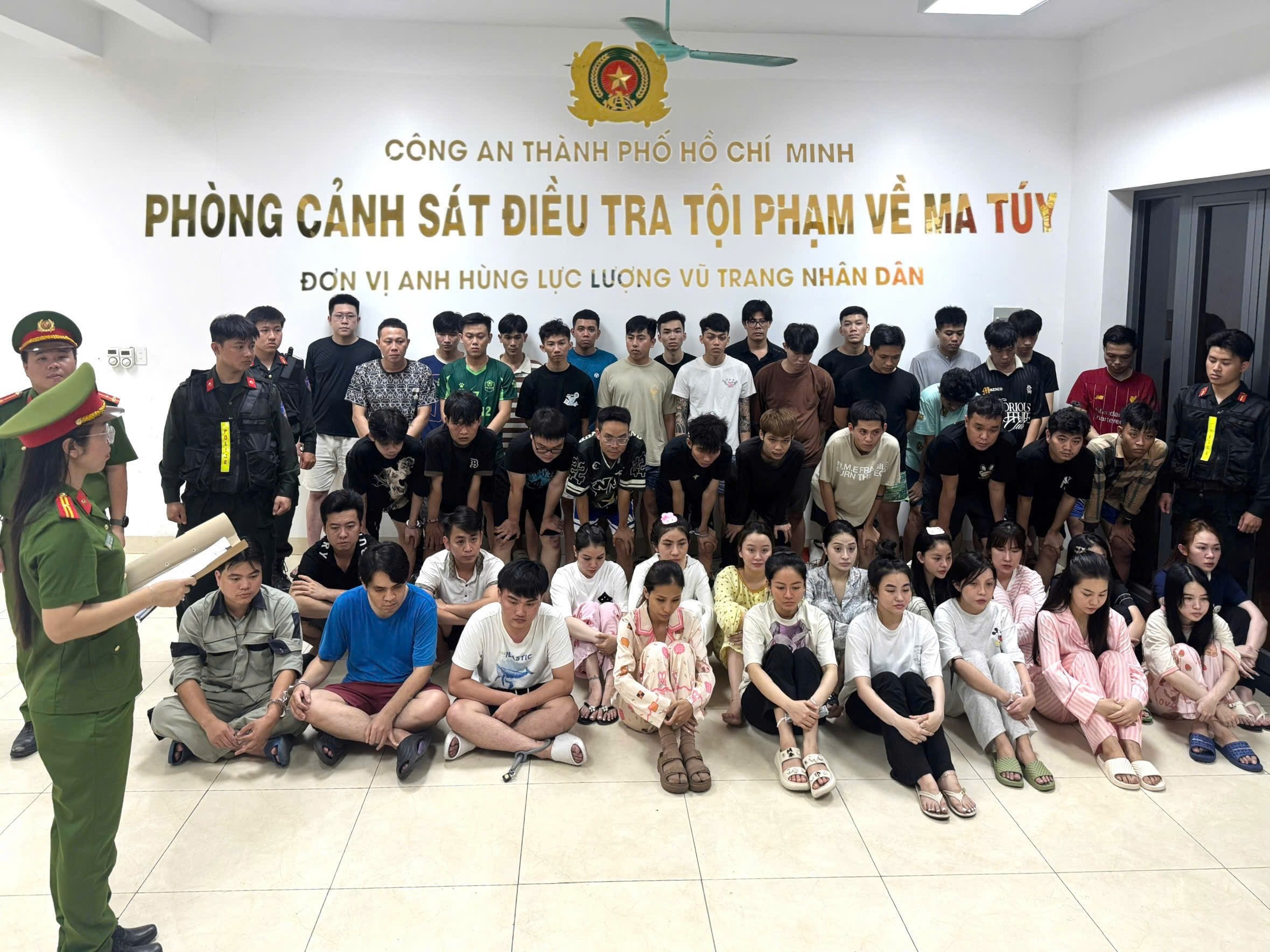 Gallery - 50 charged after police raid Vietnam’s Vung Tau bar over drug network  - image 6