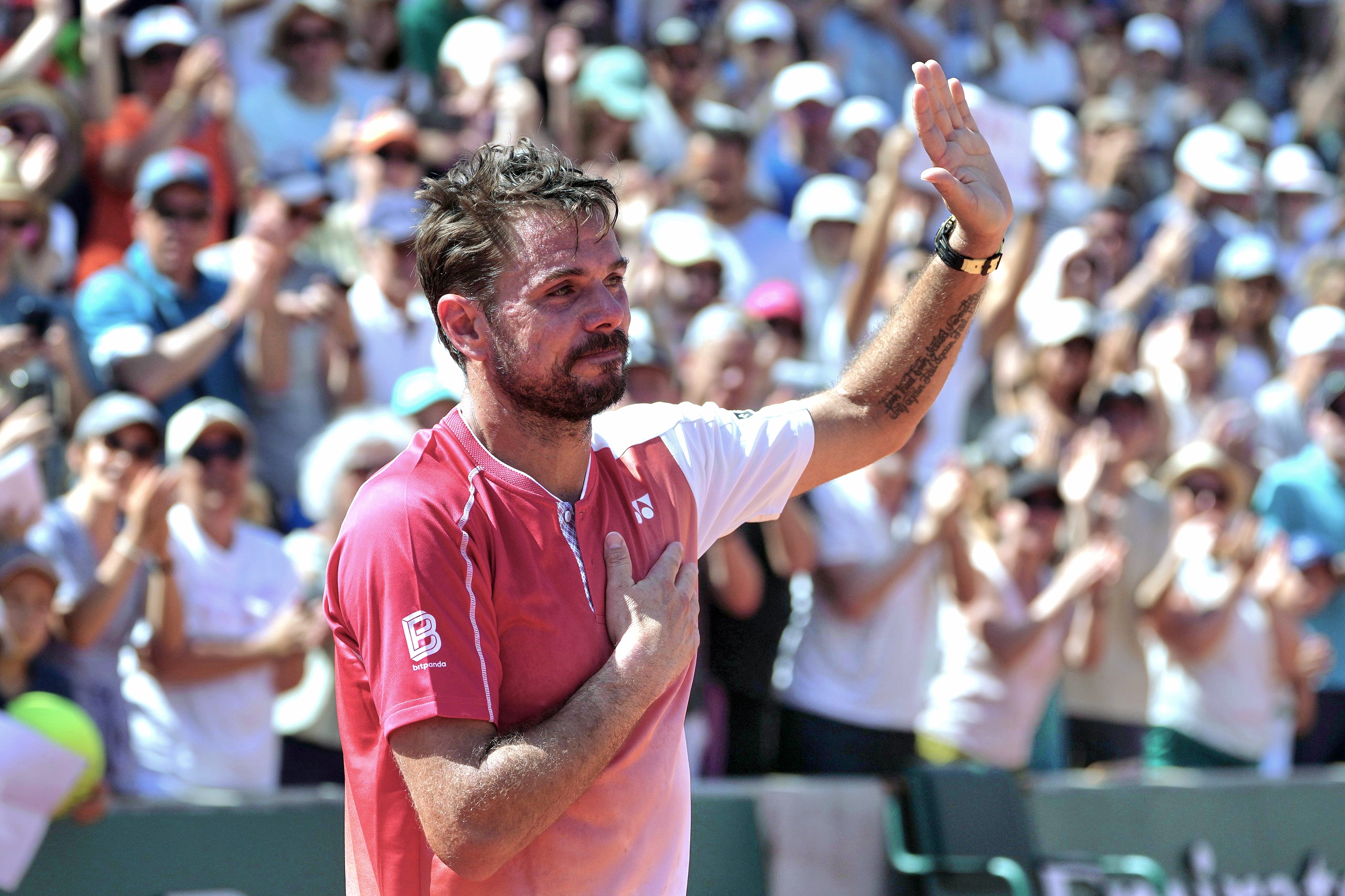 Wawrinka bị loại ở vòng 1 kỳ Roland Garros cuối cùng - Ảnh 1.
