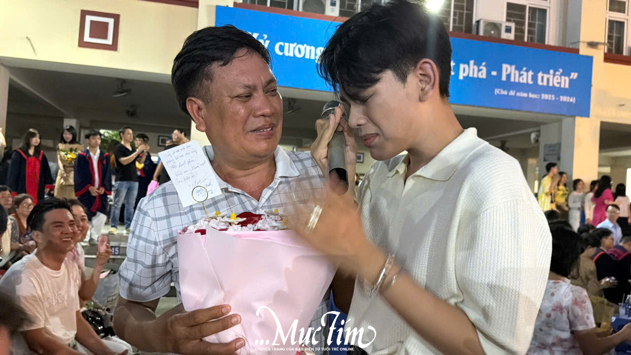 Teen Trường THPT Nguyễn Hiền cùng thổi bánh kem, bật khóc mừng tuổi 18  - Ảnh 5.