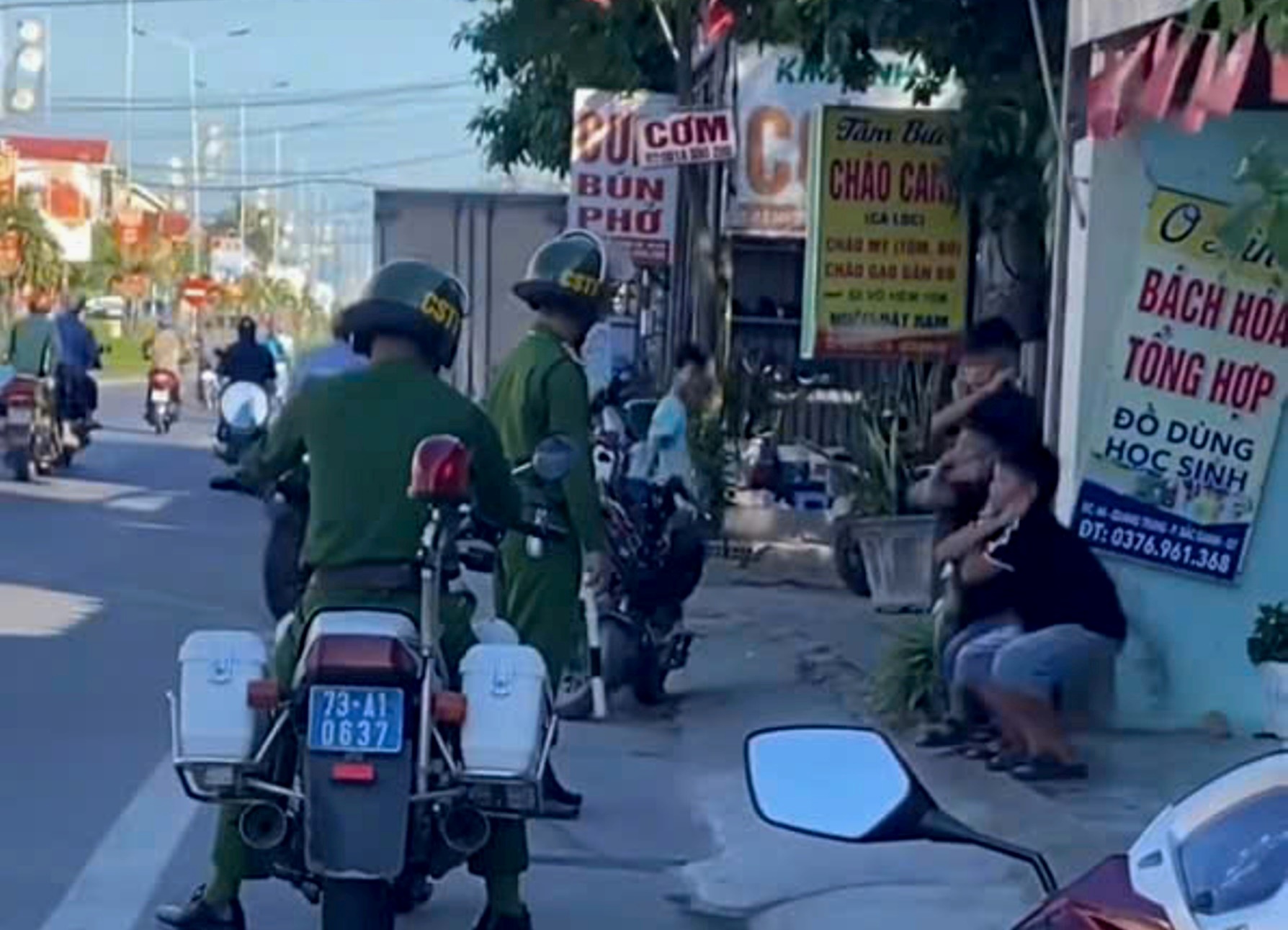 không đội mũ bảo hiểm - Ảnh 1.