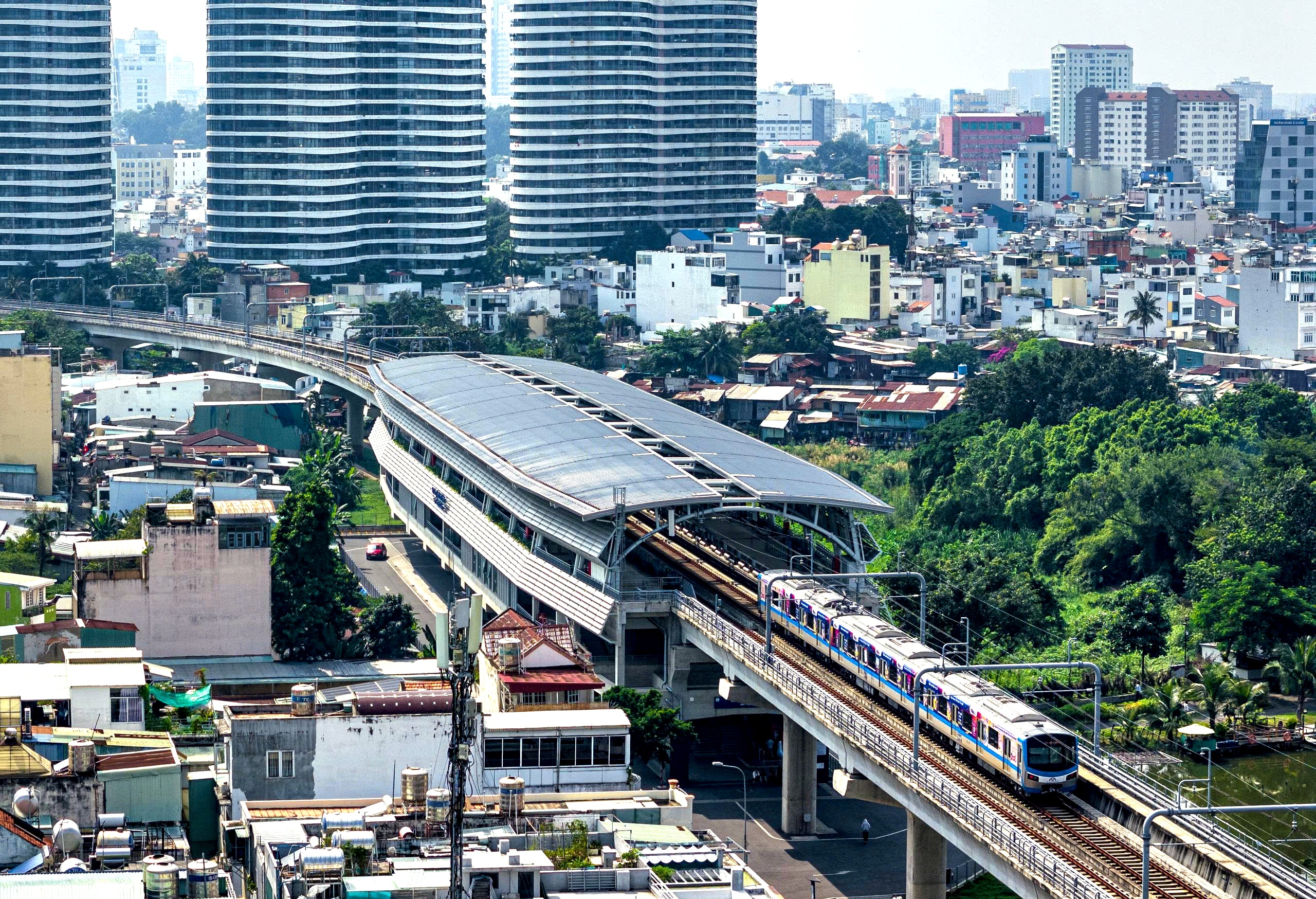 Bộ Chính trị yêu cầu đến 2030 làm xong 200km metro: TP.HCM đang triển khai ra sao? - Ảnh 1.