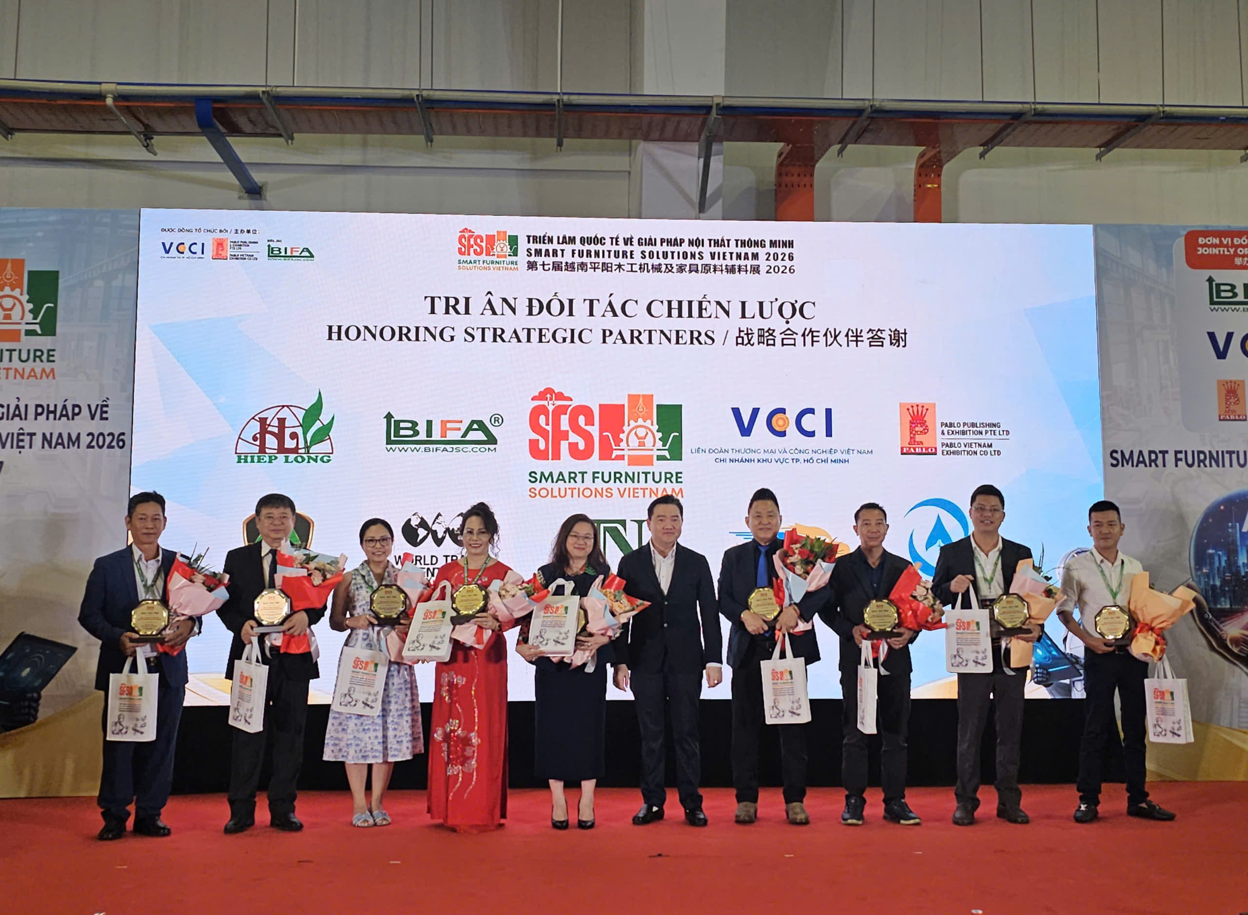 Công nghệ AI, máy móc Trung Quốc áp đảo tại triển lãm ngành gỗ - Ảnh 3.