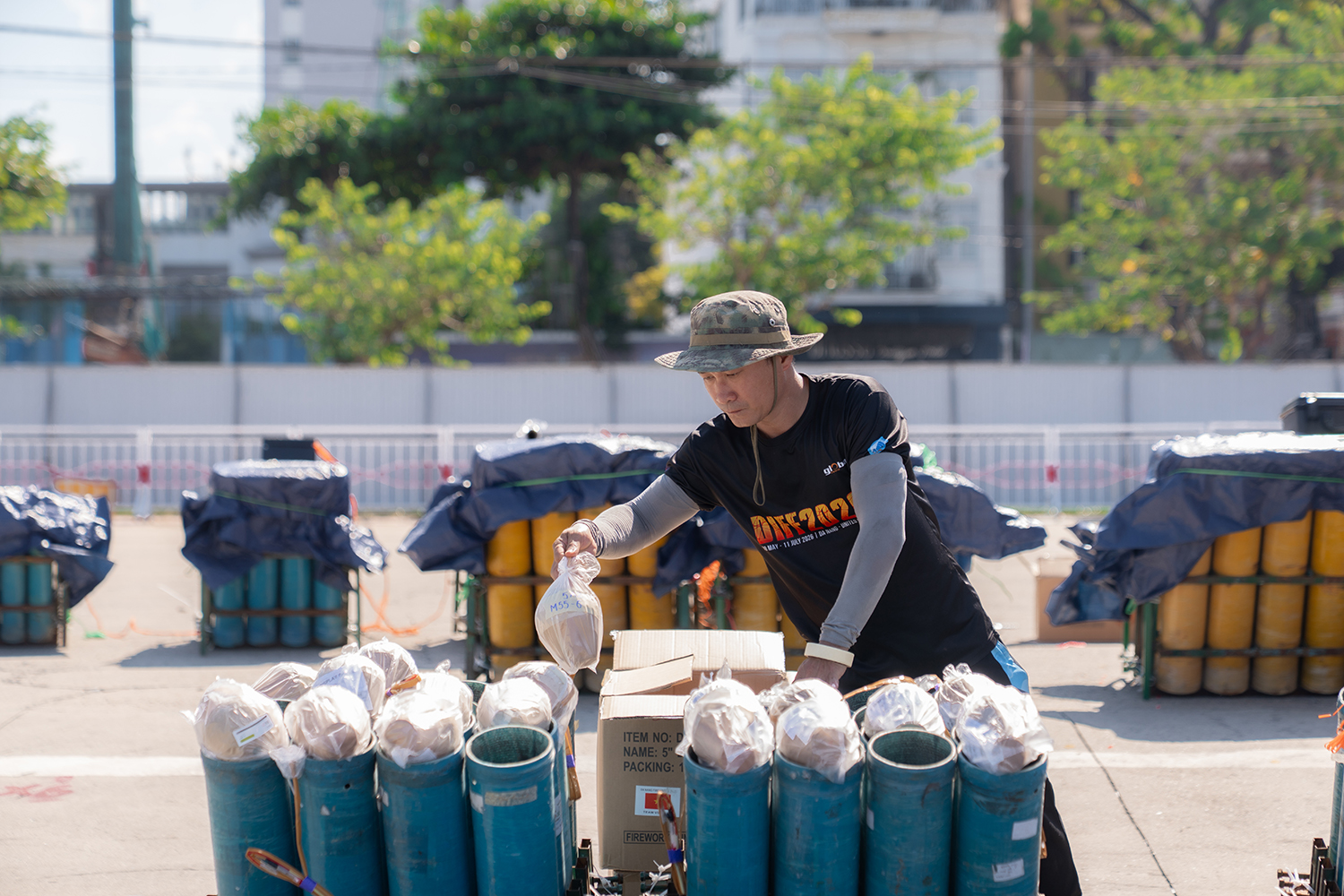Cận cảnh dàn pháo khủng Lễ hội pháo hoa quốc tế Đà Nẵng trước giờ khai hỏa tối 30-5 - Ảnh 6.