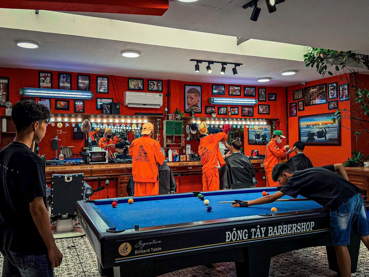 Đông Tây Barbershop – Từ góc phố Việt đến bản đồ nghề nghiệp toàn cầu - Ảnh 1.