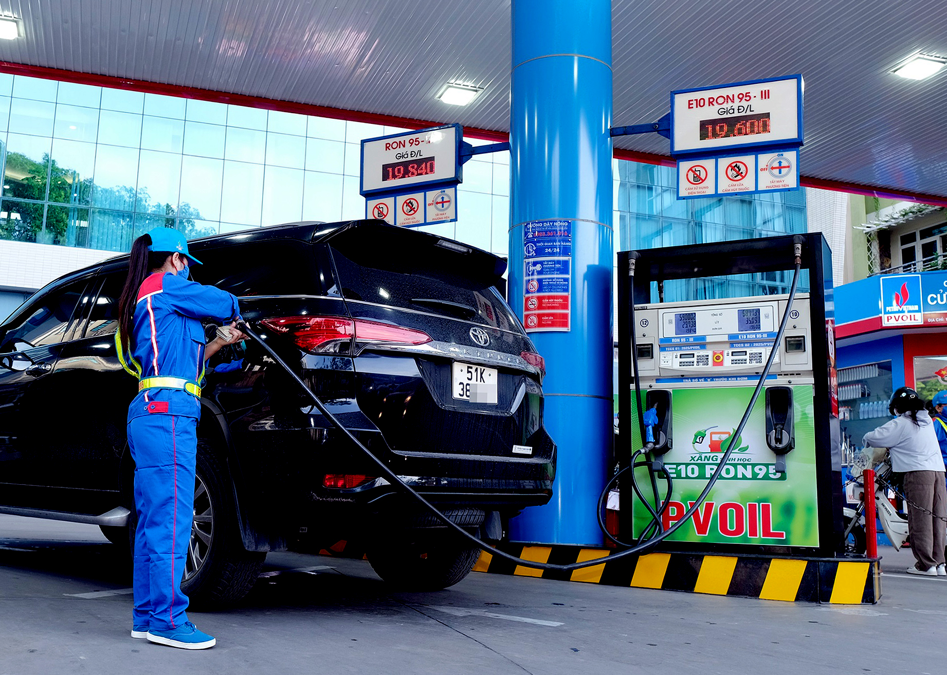 Thực hư chuyện phải ‘lắc xe’ trước khi dùng xăng E10? - Ảnh 1.