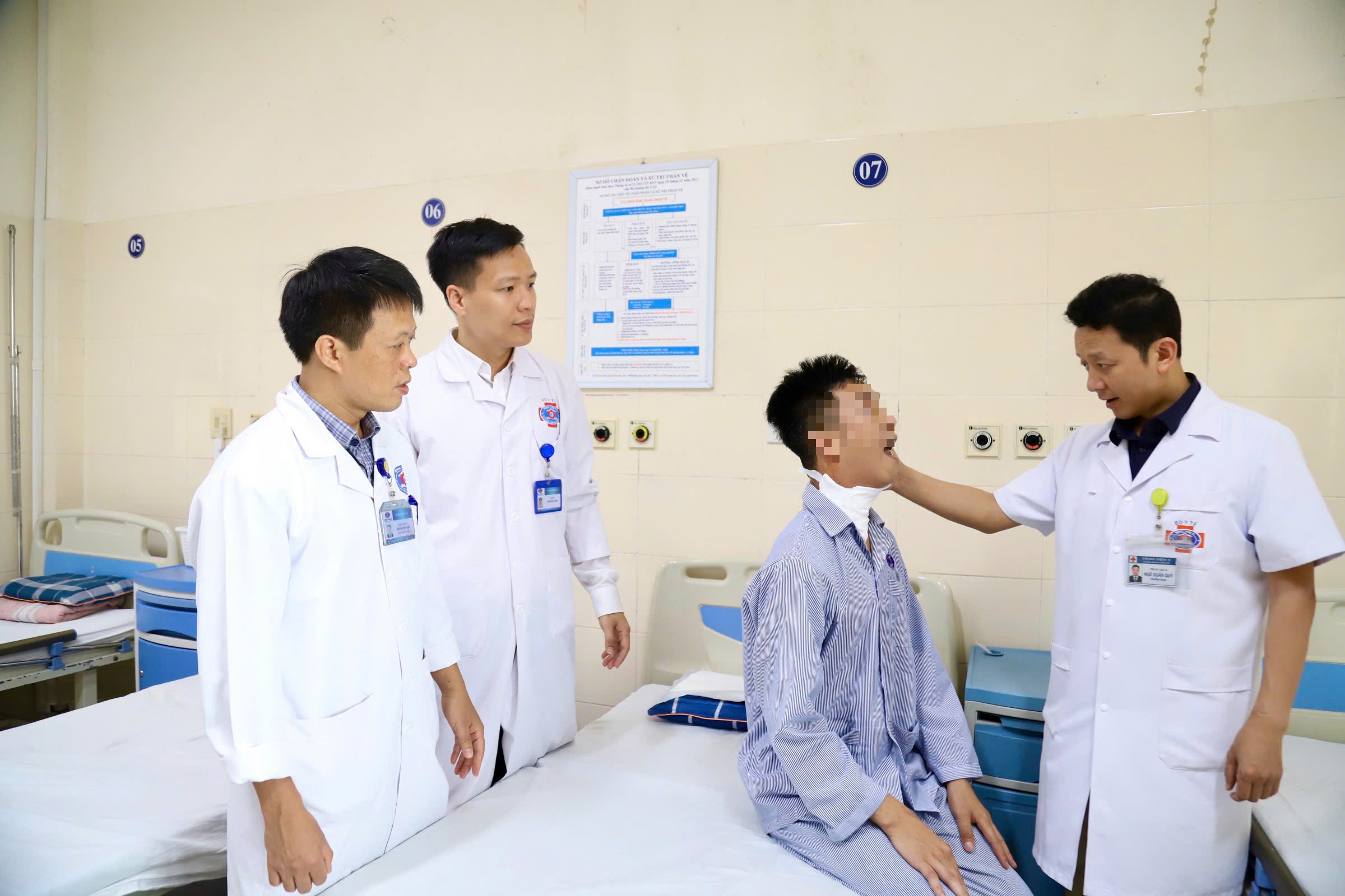 Một ngày ở 'khu phố' bệnh viện điều trị ung thư - Ảnh 2.
