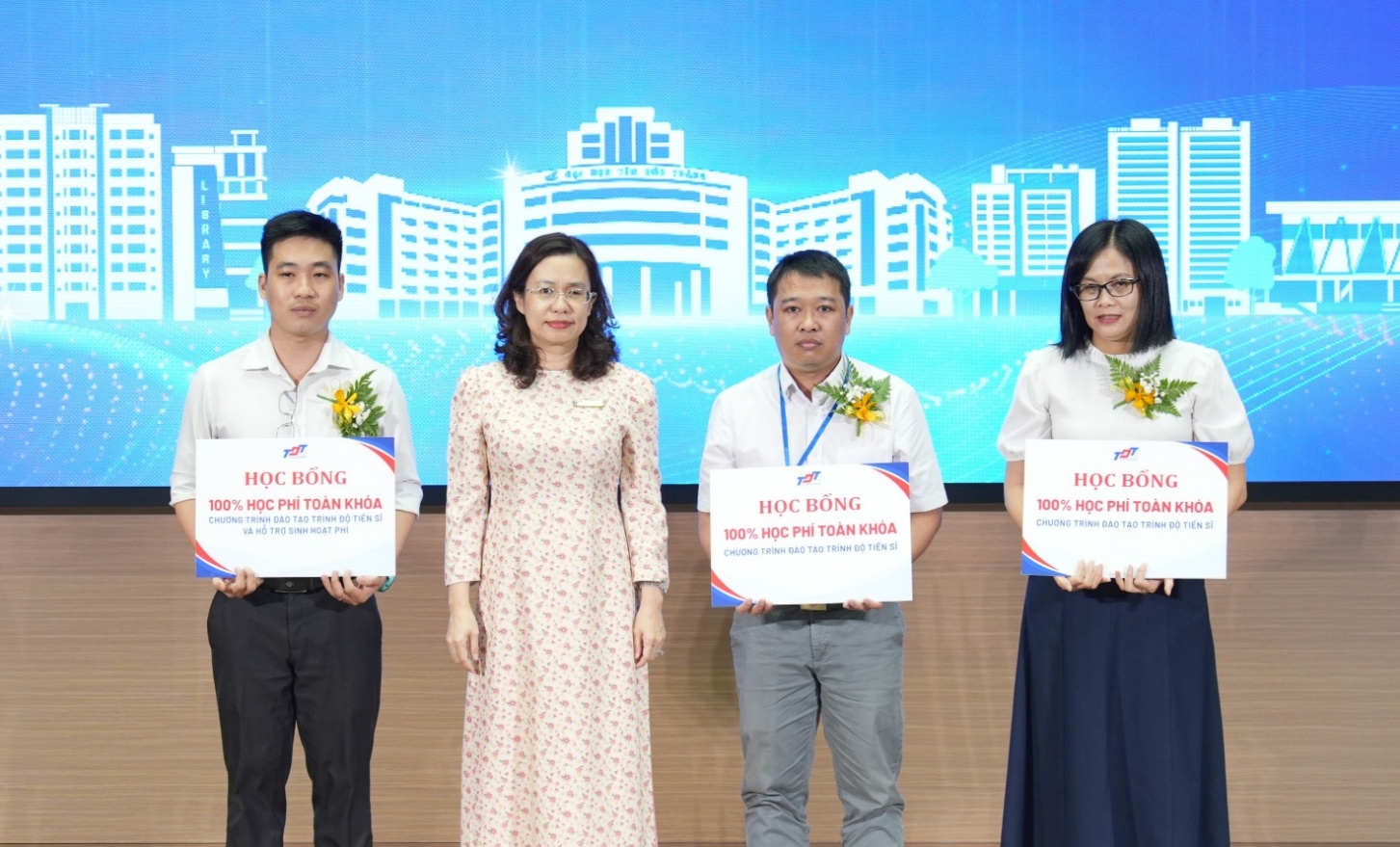 Trường Đại học Tôn Đức Thắng hỗ trợ 8 triệu đồng/tháng cho nghiên cứu sinh - Ảnh 1.