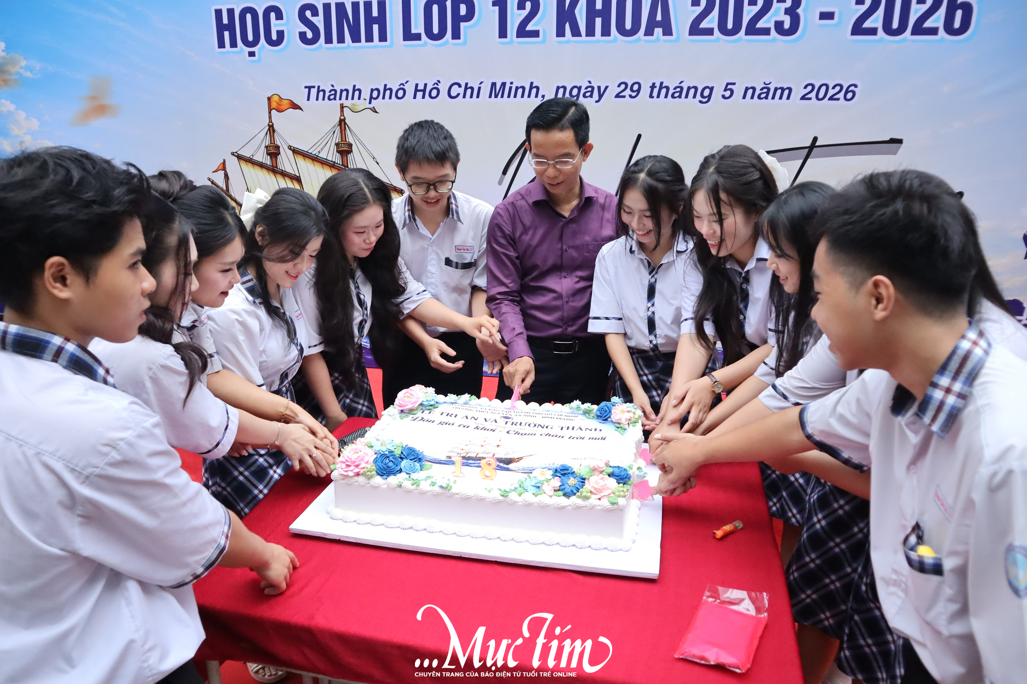 Lời hứa tuổi 18 của học trò Trường THPT Nguyễn An Ninh - Bình Dương trong lễ trưởng thành - Ảnh 1.