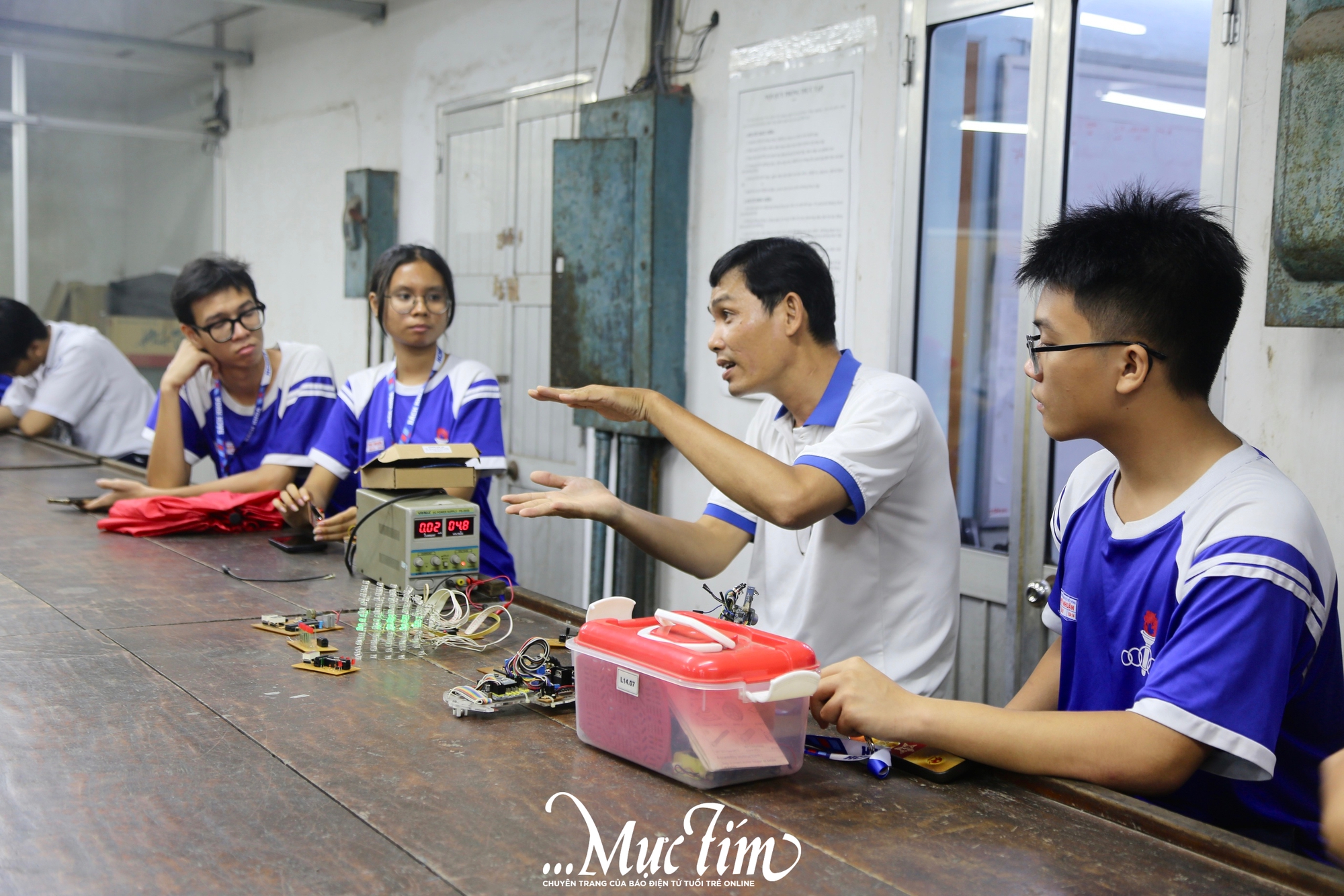 Học sinh khám phá phòng thí nghiệm mở tại Trường đại học Bách khoa TP.HCM- Ảnh 9.
