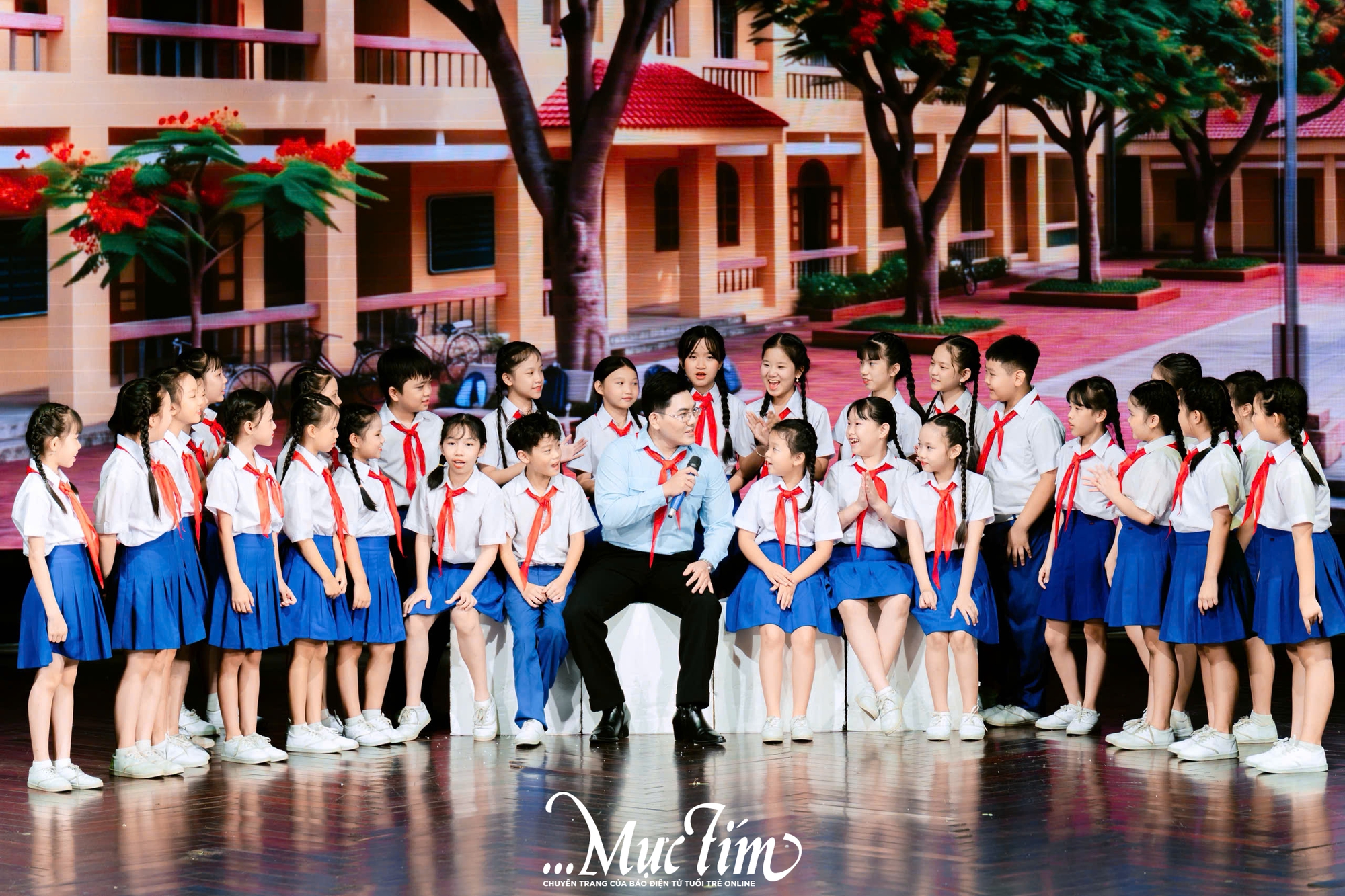 Vở 'Nhạc kịch - Huyền thoại tuổi thiếu niên': Trang sử Đội sống lại qua nghệ thuật sân khấu- Ảnh 2.