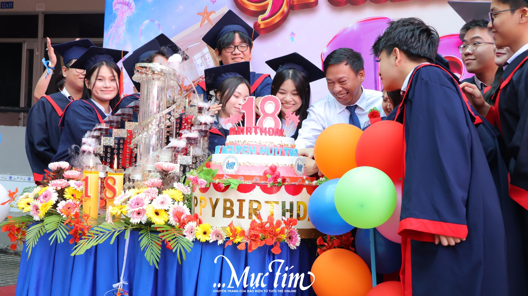 Thầy cô truyền lửa cho học trò Trường THPT Nguyễn Hữu Thọ mừng tuổi 18- Ảnh 2.