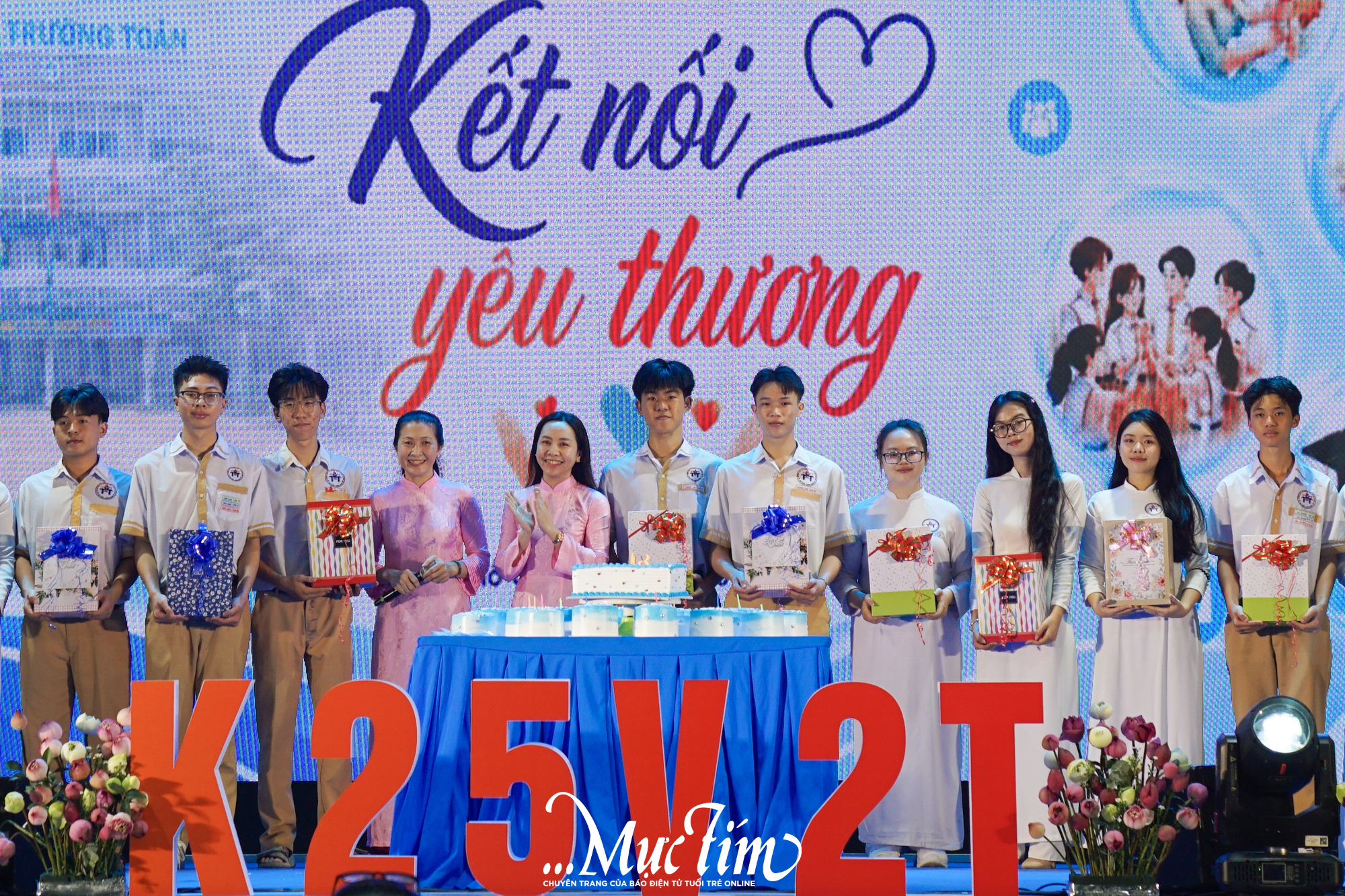 Lời xin lỗi bất ngờ tại lễ tri ân và trưởng thành của Trường THPT Võ Trường Toản - Ảnh 1.