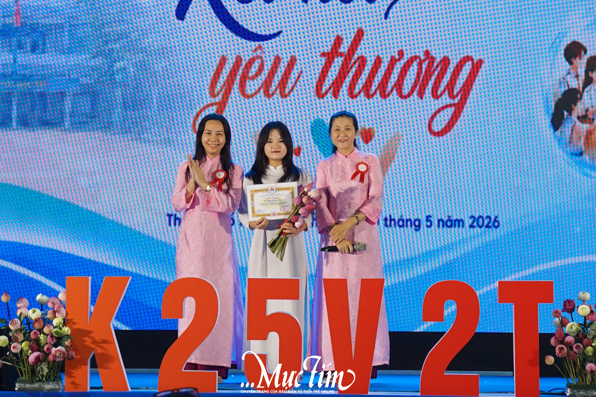 Lời xin lỗi bất ngờ tại lễ tri ân và trưởng thành của Trường THPT Võ Trường Toản - Ảnh 2.
