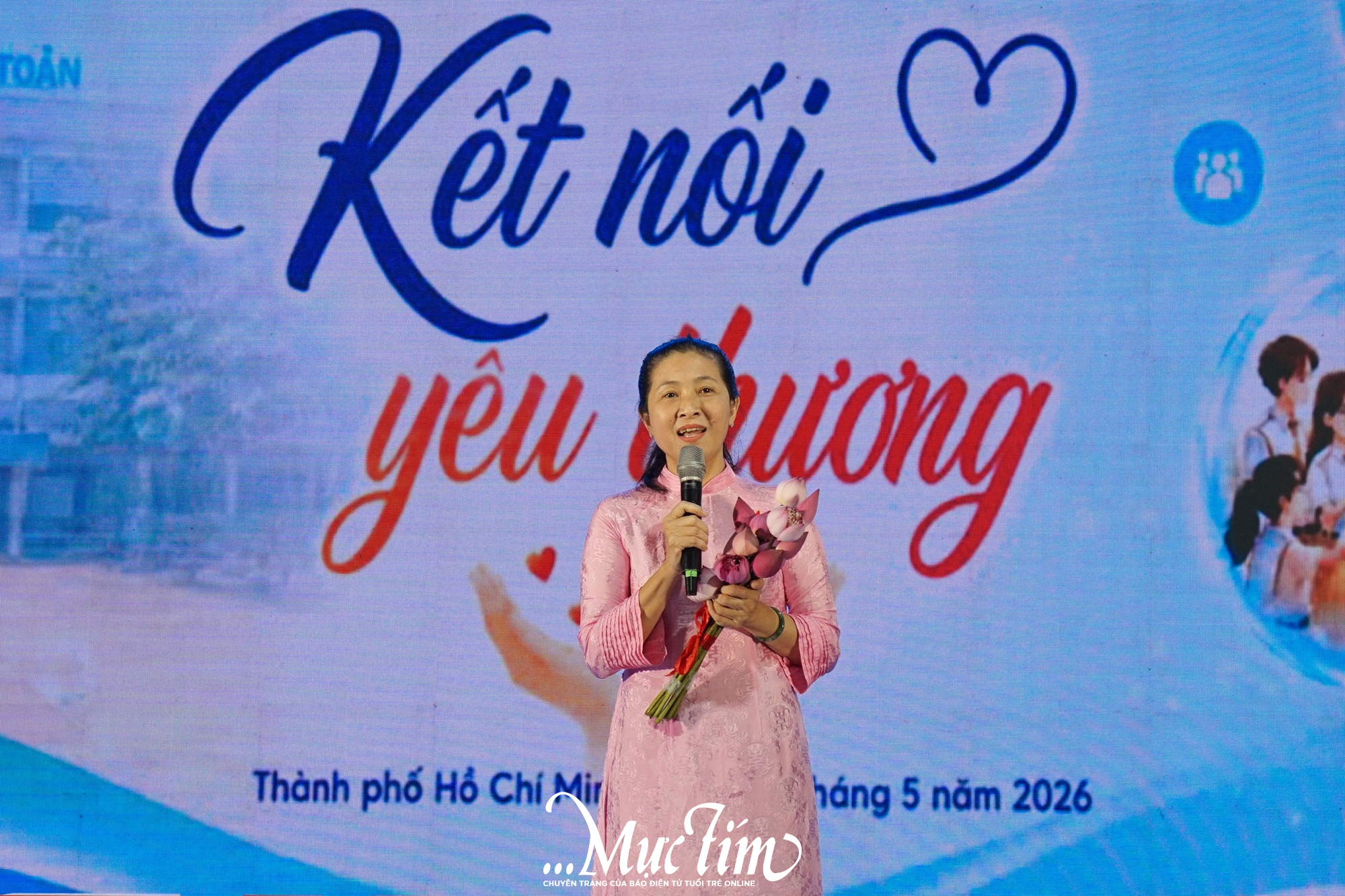 Lời xin lỗi bất ngờ tại lễ tri ân và trưởng thành của Trường THPT Võ Trường Toản - Ảnh 3.