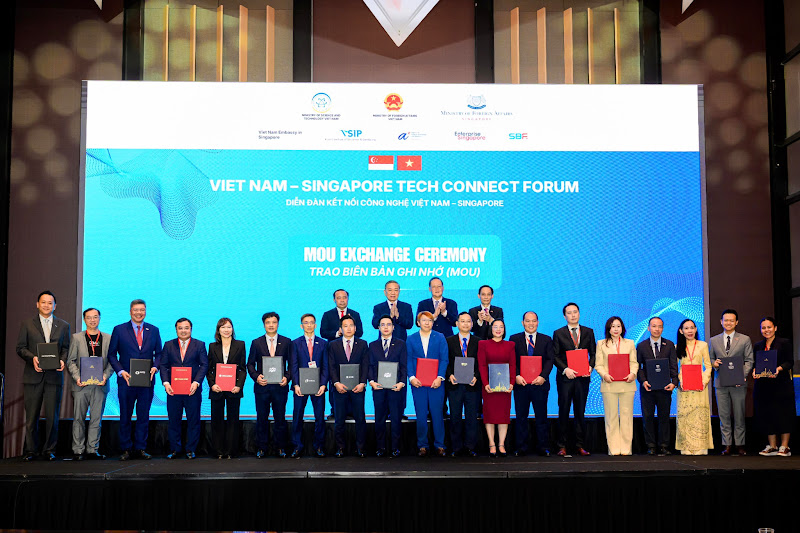 Trường Đại học Văn Lang và Đại học Quốc gia Singapore (NUS) ký kết hợp tác - Ảnh 1.