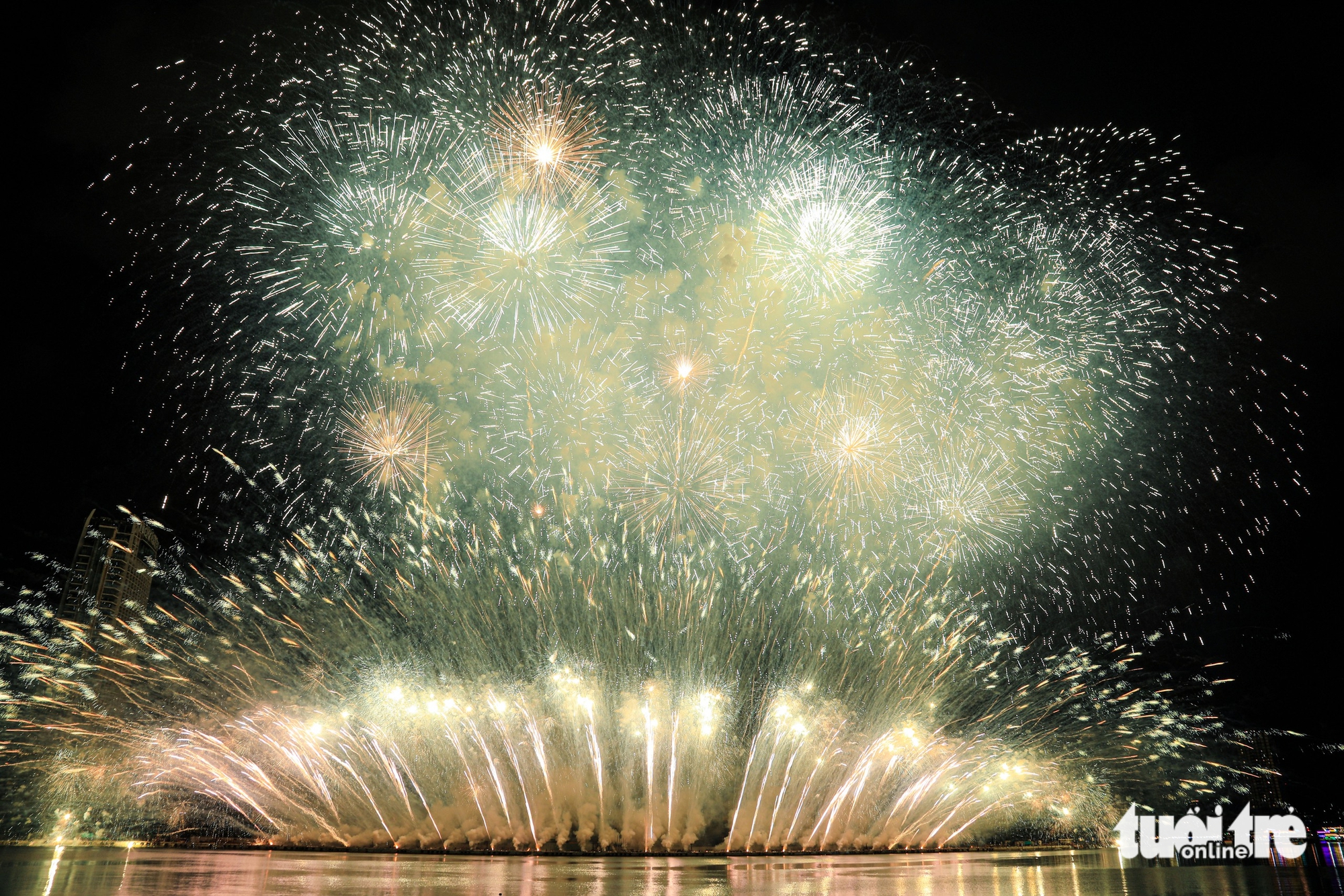 Gallery - Da Nang International Fireworks Festival opens with dazzling displays - image 9
