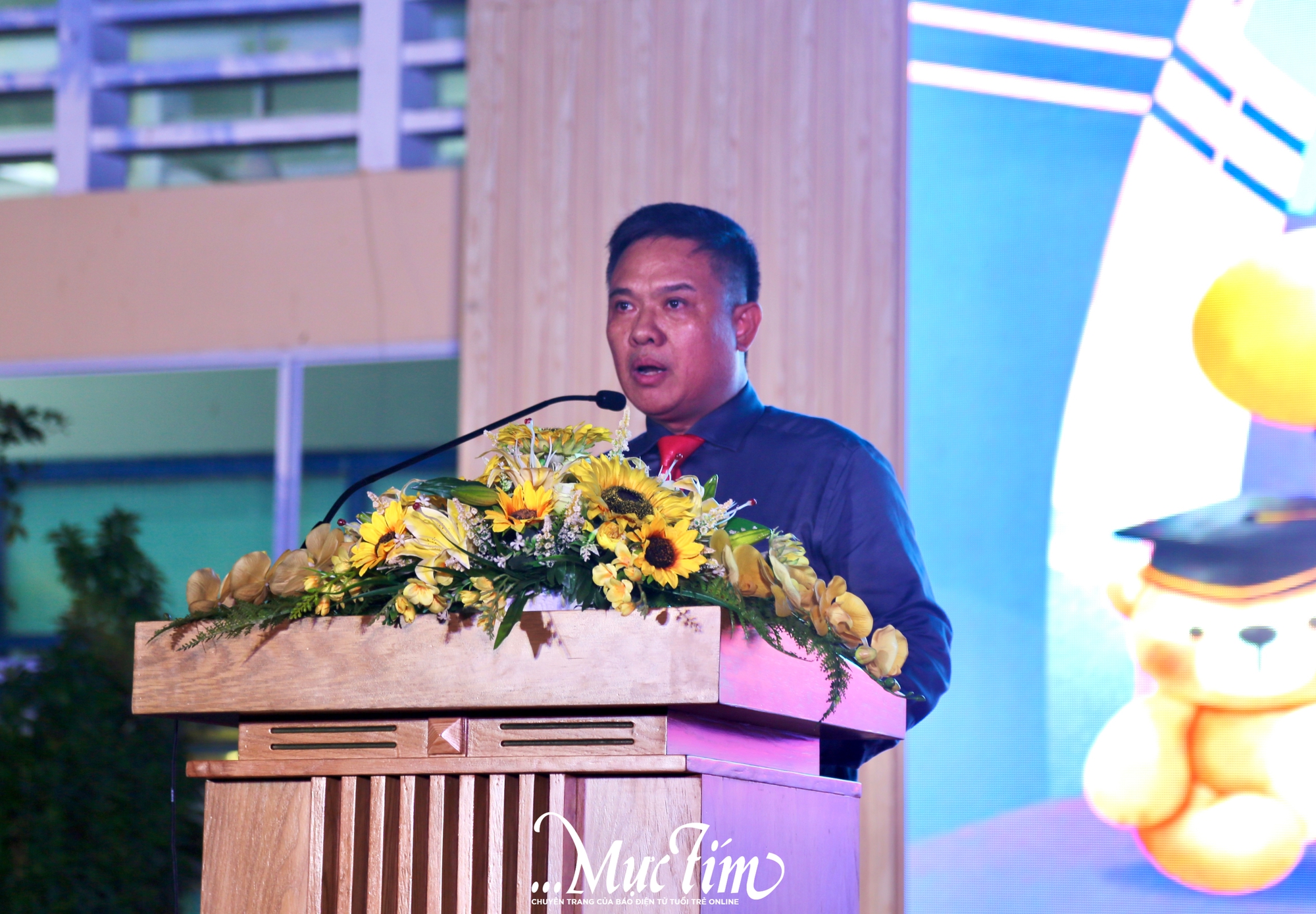 Học sinh Trường THPT Nguyễn Thị Diệu cất tiếng hát tạm biệt tuổi học trò - Ảnh 11.