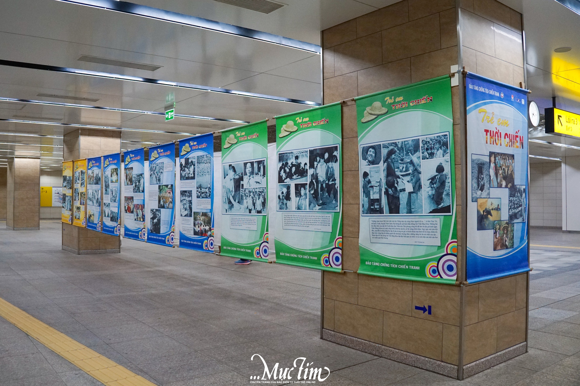 Đến ga metro xem triển lãm về trẻ em thời chiến nhân dịp 1-6- Ảnh 2. Đến ga metro xem triển lãm về trẻ em thời chiến nhân dịp 1-6- Ảnh 2.