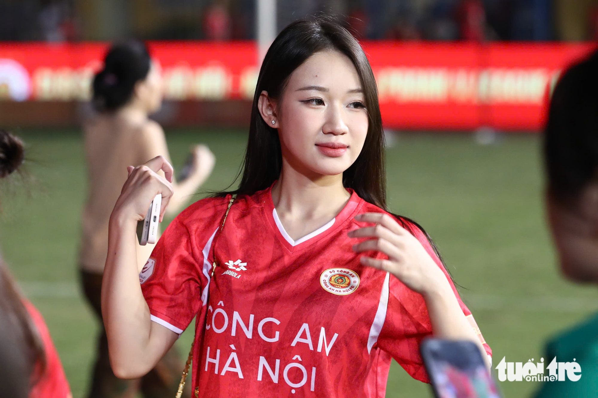 Vợ Văn Hậu, Quang Hải, Văn Thanh chia vui cùng CLB Công An Hà Nội trong ngày đăng quang V-League - Ảnh 9.