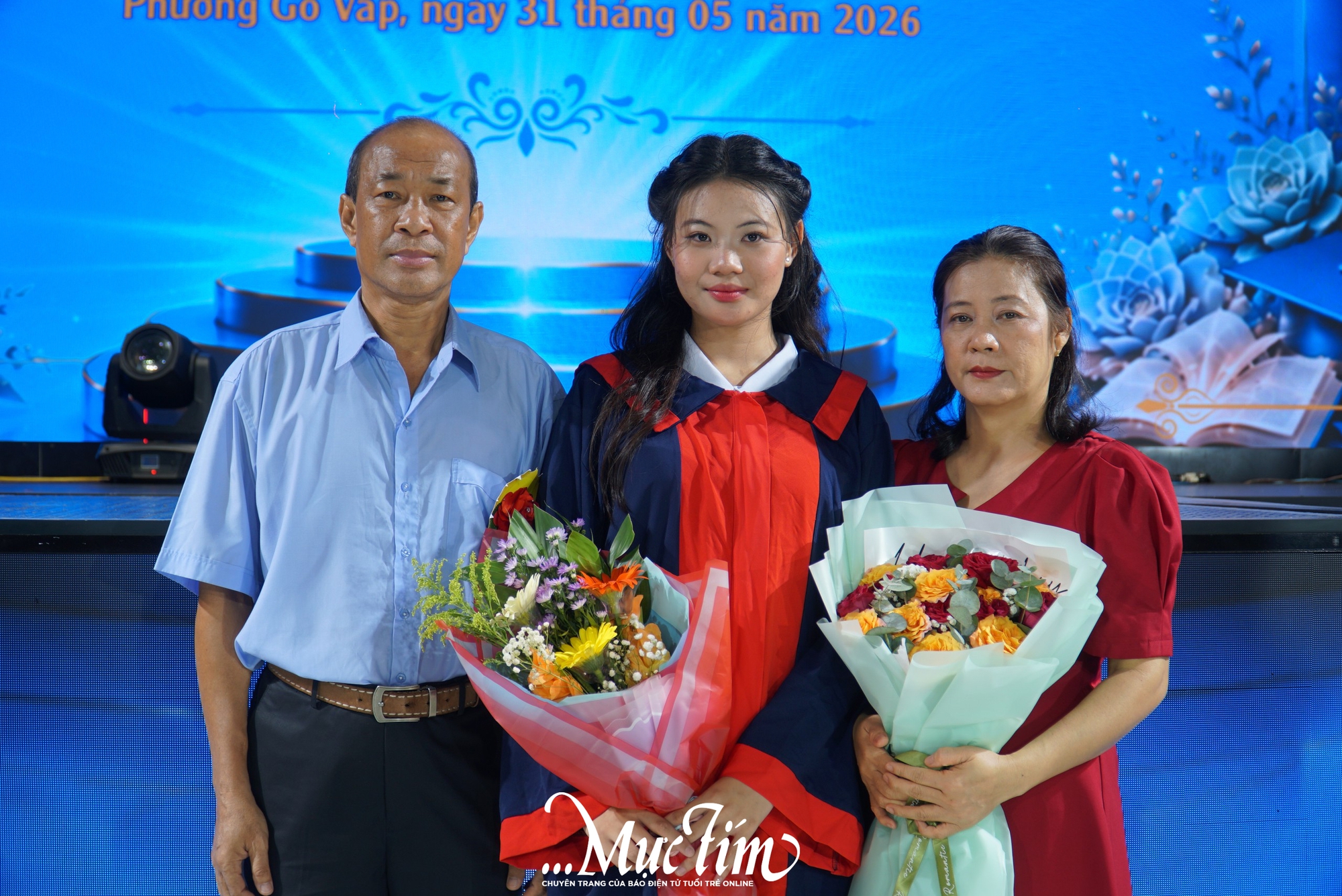 Đằng sau nụ cười trong ngày trưởng thành là nghị lực của cả một gia đình- Ảnh 1.