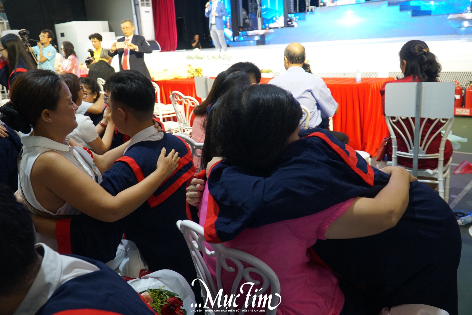 Đằng sau nụ cười trong ngày trưởng thành là nghị lực của cả một gia đình- Ảnh 6.