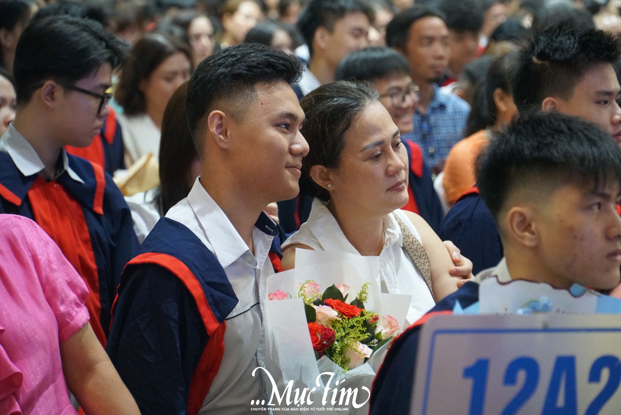 Đằng sau nụ cười trong ngày trưởng thành là nghị lực của cả một gia đình- Ảnh 7.
