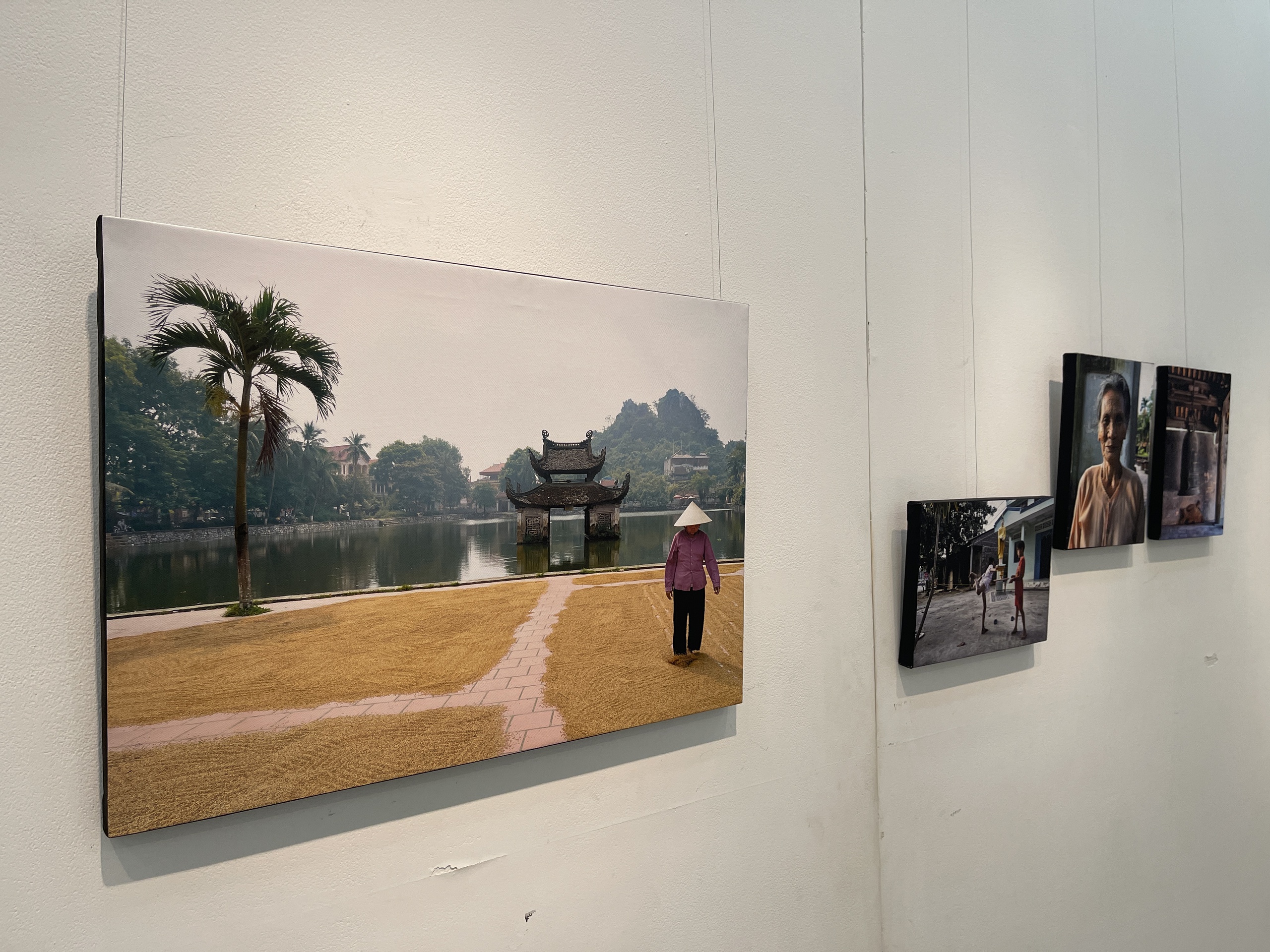 Gallery - French photographer reissues book, exhibits photos of Vietnam pagodas - image 7
