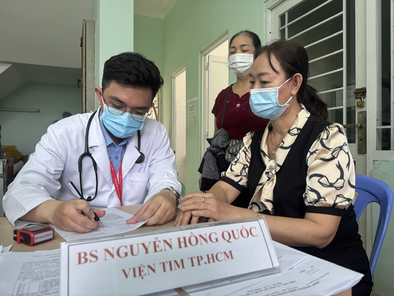 Người tạm trú tại TP.HCM có được khám sức khỏe định kỳ miễn phí? - Ảnh 1.