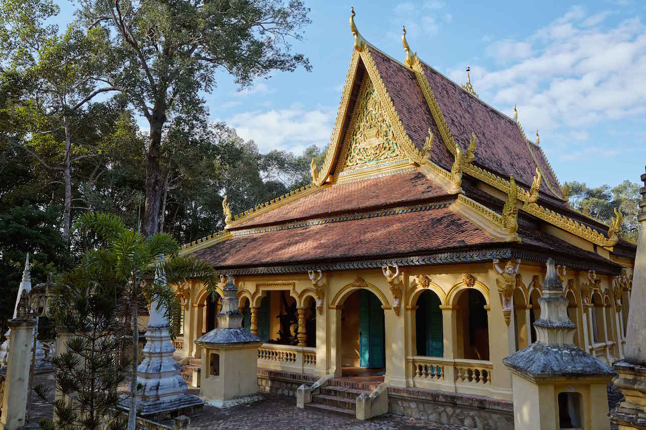 Gallery - French photographer reissues book, exhibits photos of Vietnam pagodas - image 11