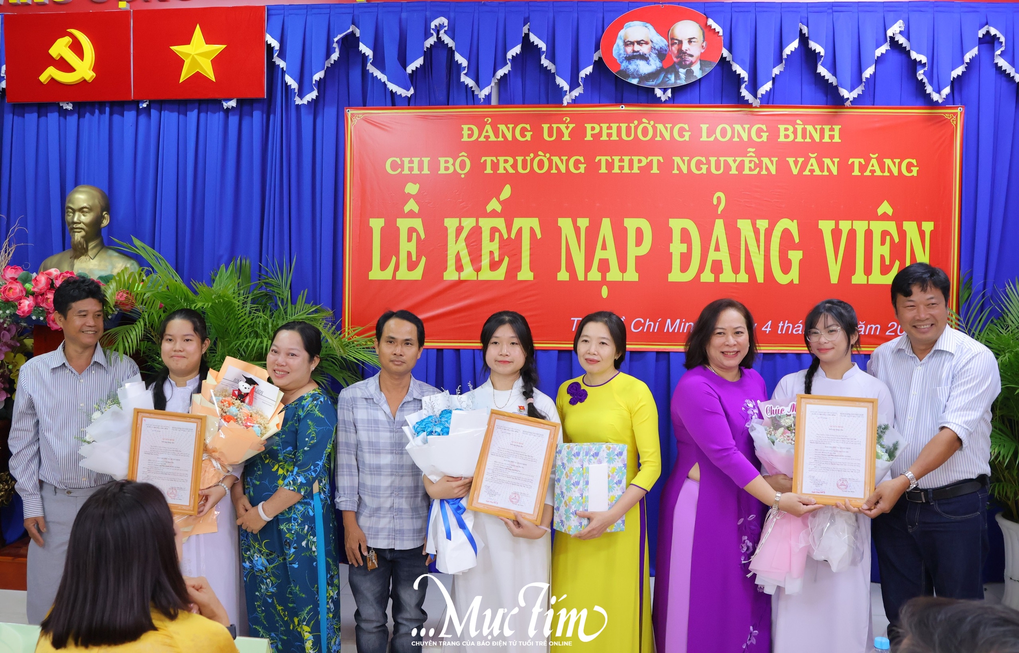 3 nữ sinh Trường THPT Nguyễn Văn Tăng được kết nạp Đảng ở tuổi 18- Ảnh 6.