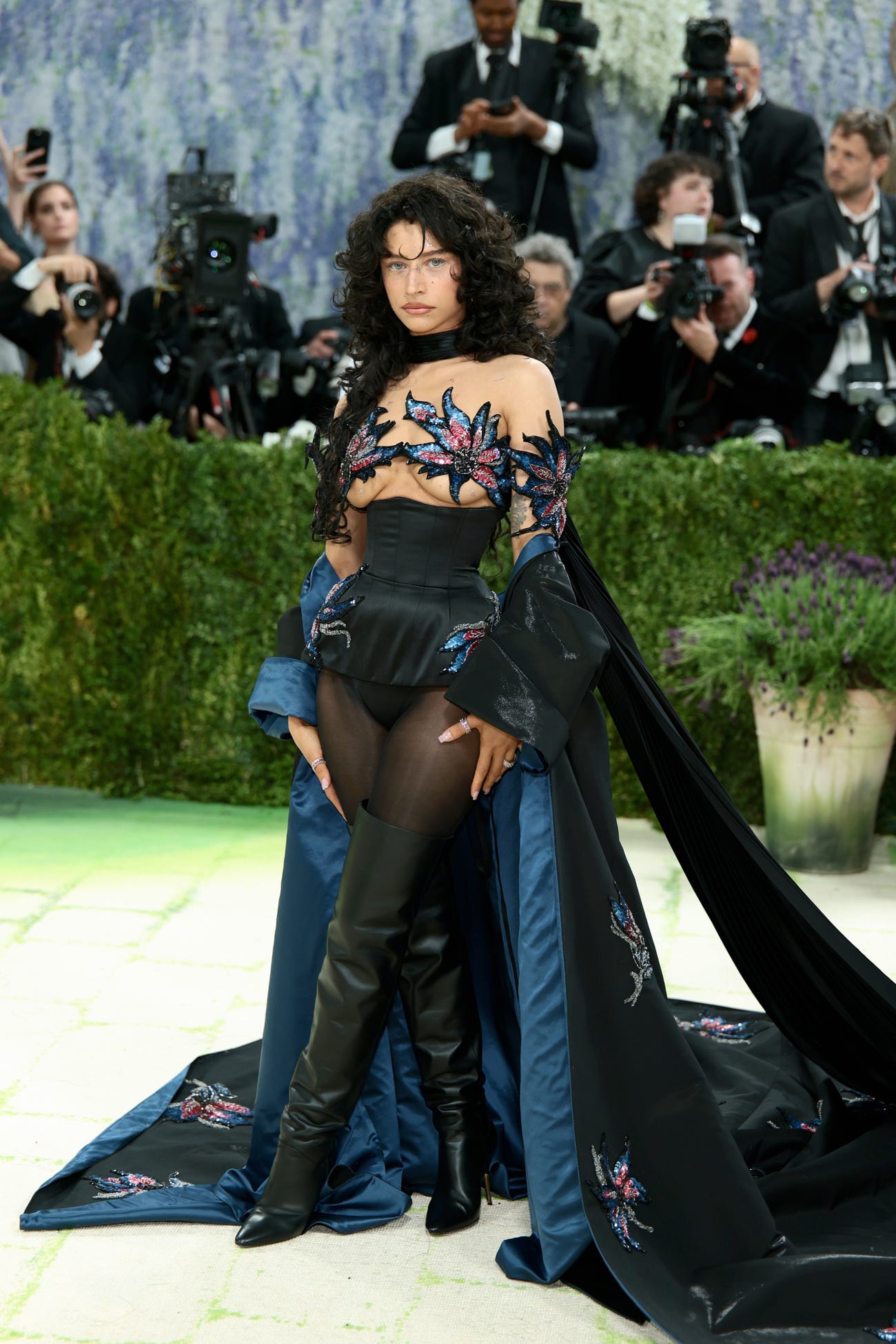 Những bộ cánh ở Met Gala khiến khán giả 'cạn lời' - Ảnh 8.