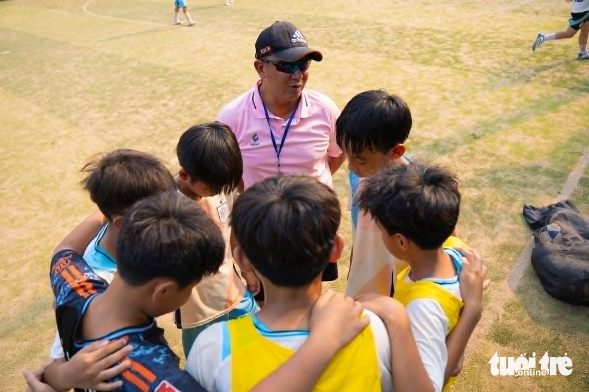 Blind coach leads unlikely youth football team in Vietnam’s border region - Ảnh 5.
