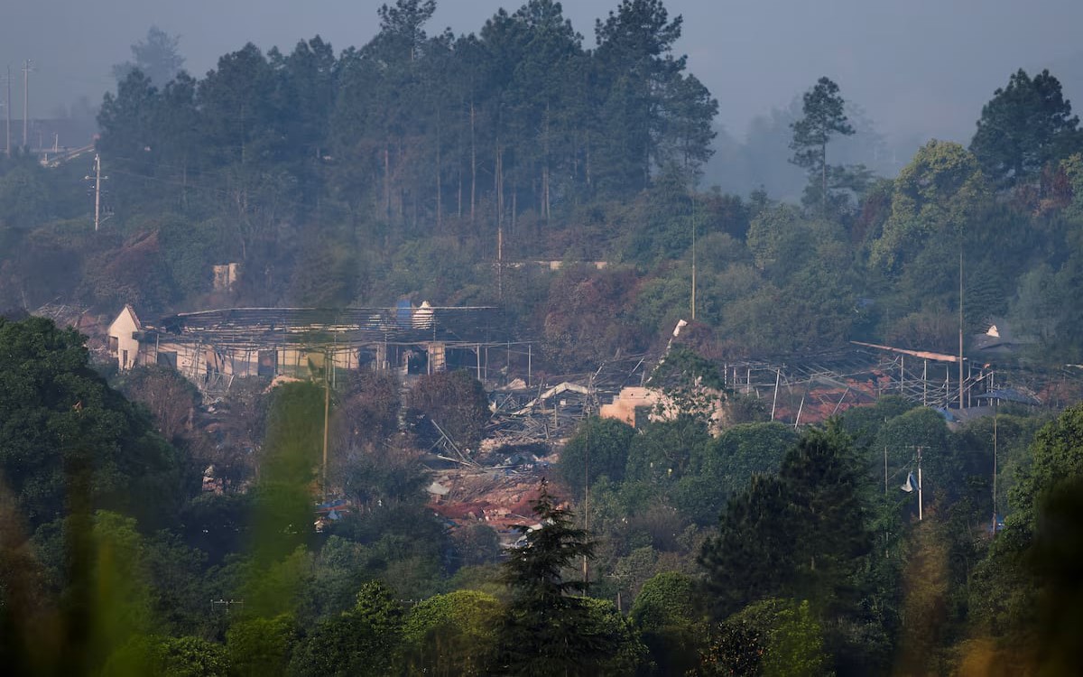 Death toll jumps to 90 in China coal mine blast - Ảnh 1.