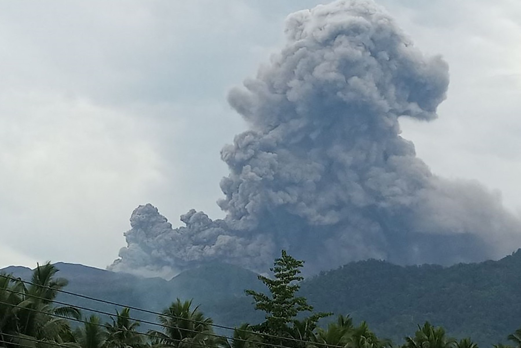 Indonesian volcano erupts, spewing a 10km-high ash plume; 20 climbers ...