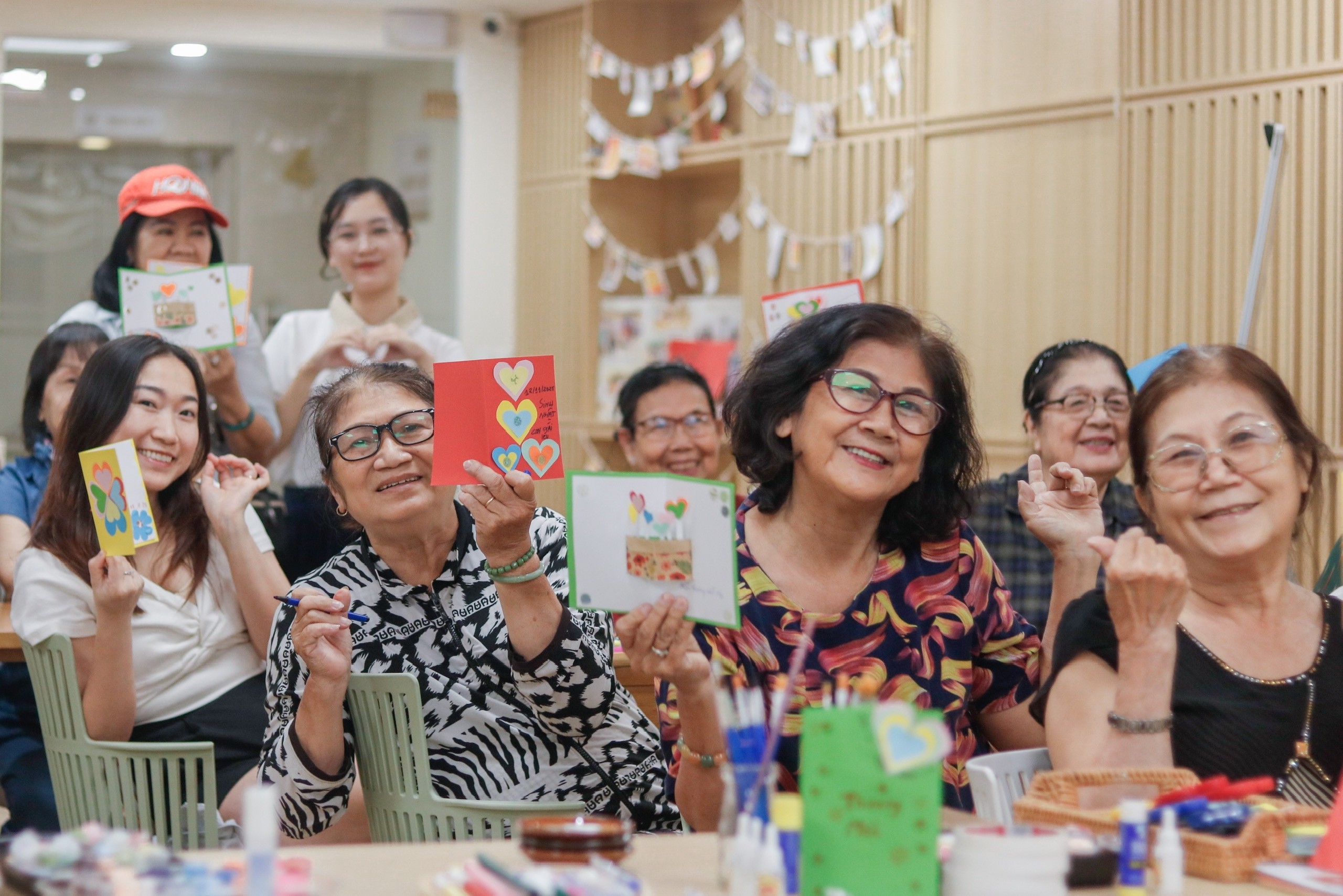 Chăm sóc người già tại nhà là 'mỏ vàng' của 'kinh tế bạc' - Ảnh 2.